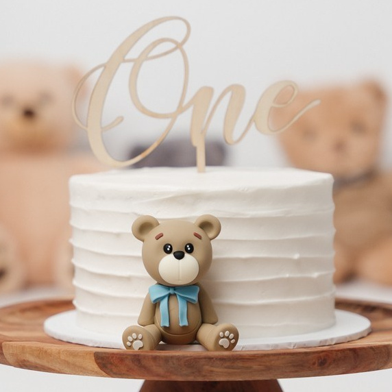 Cake smash session. Newborn and family photographer. Hills District. Sydney