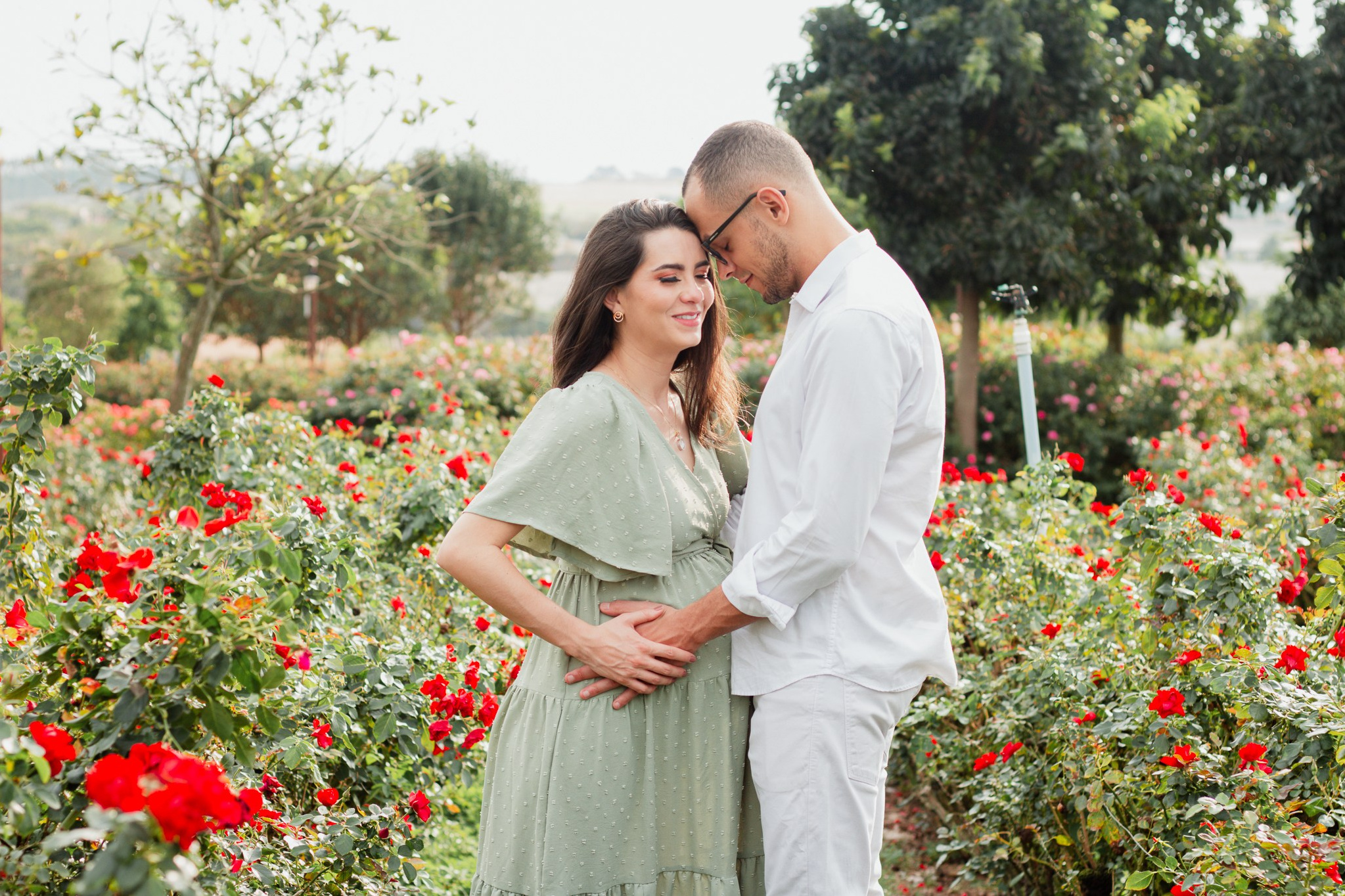 Ensaio Gestante em Holambra – Fotografia Natural e Emocionante. Joyce Maria Fotografia | Fotógrafa em Holambra