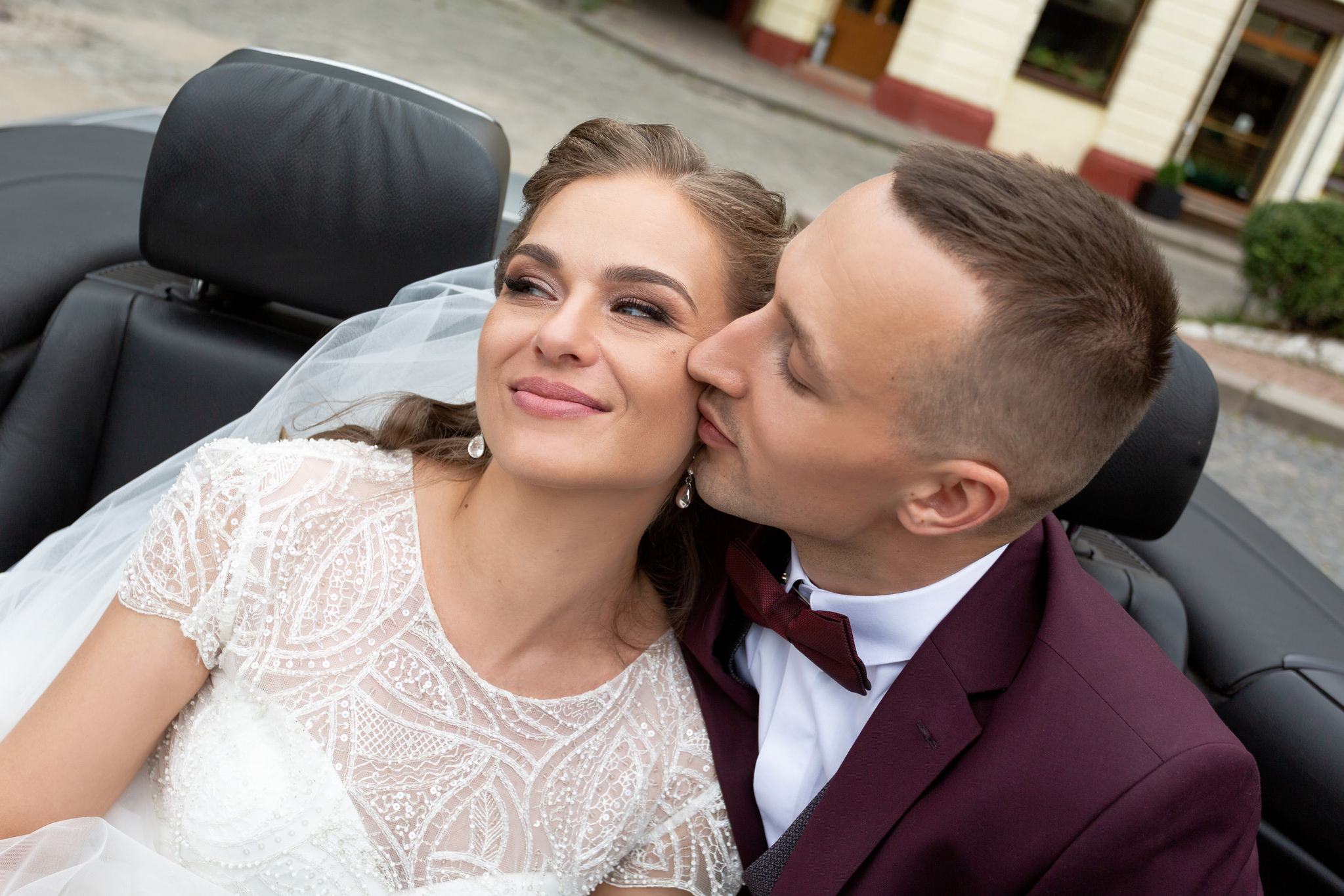 весільна фотографія в кабріолеті Чернівці