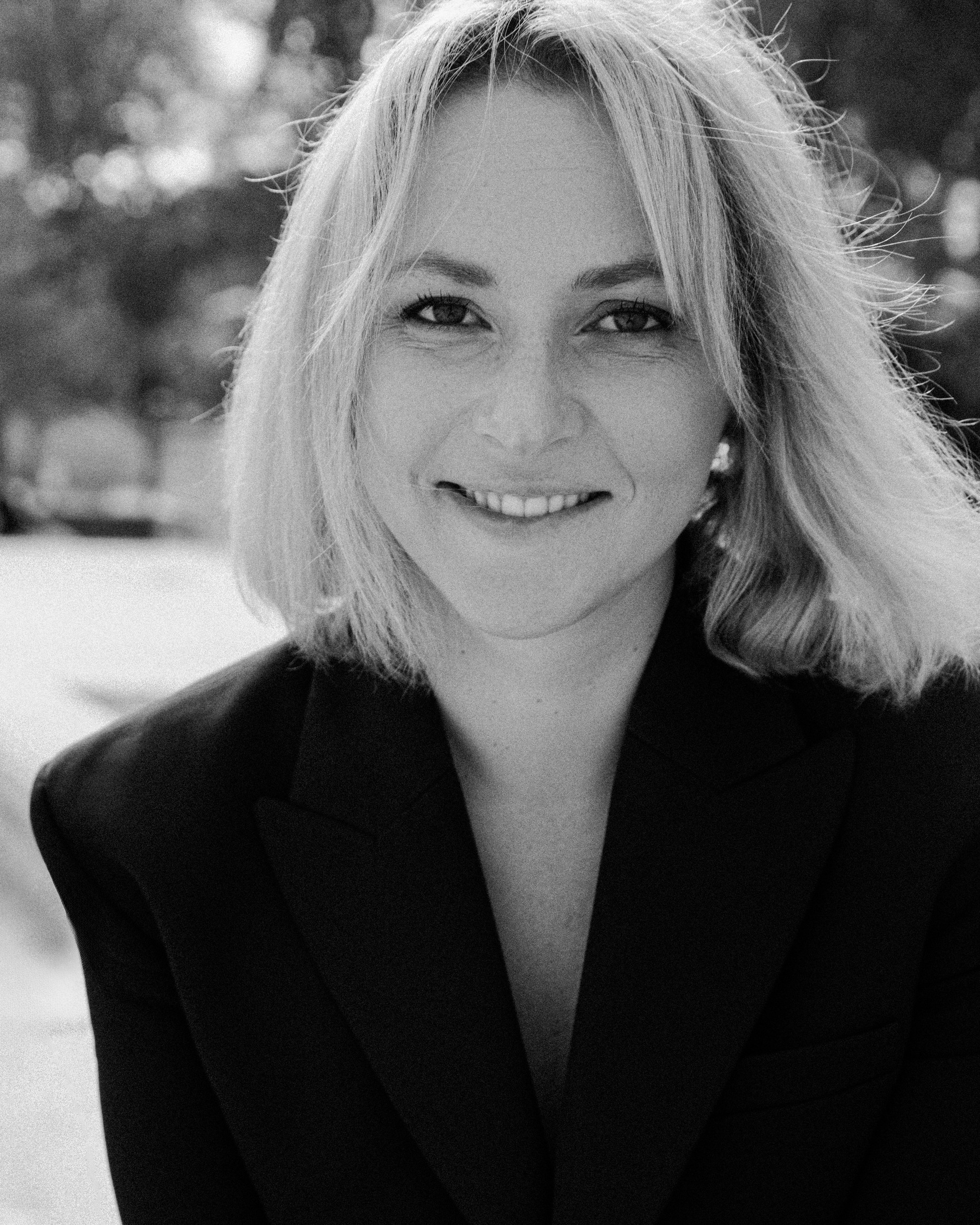 Contact Paris Wedding Photographer | Book Your Wedding Photography in Paris. Paris Wedding Photographer