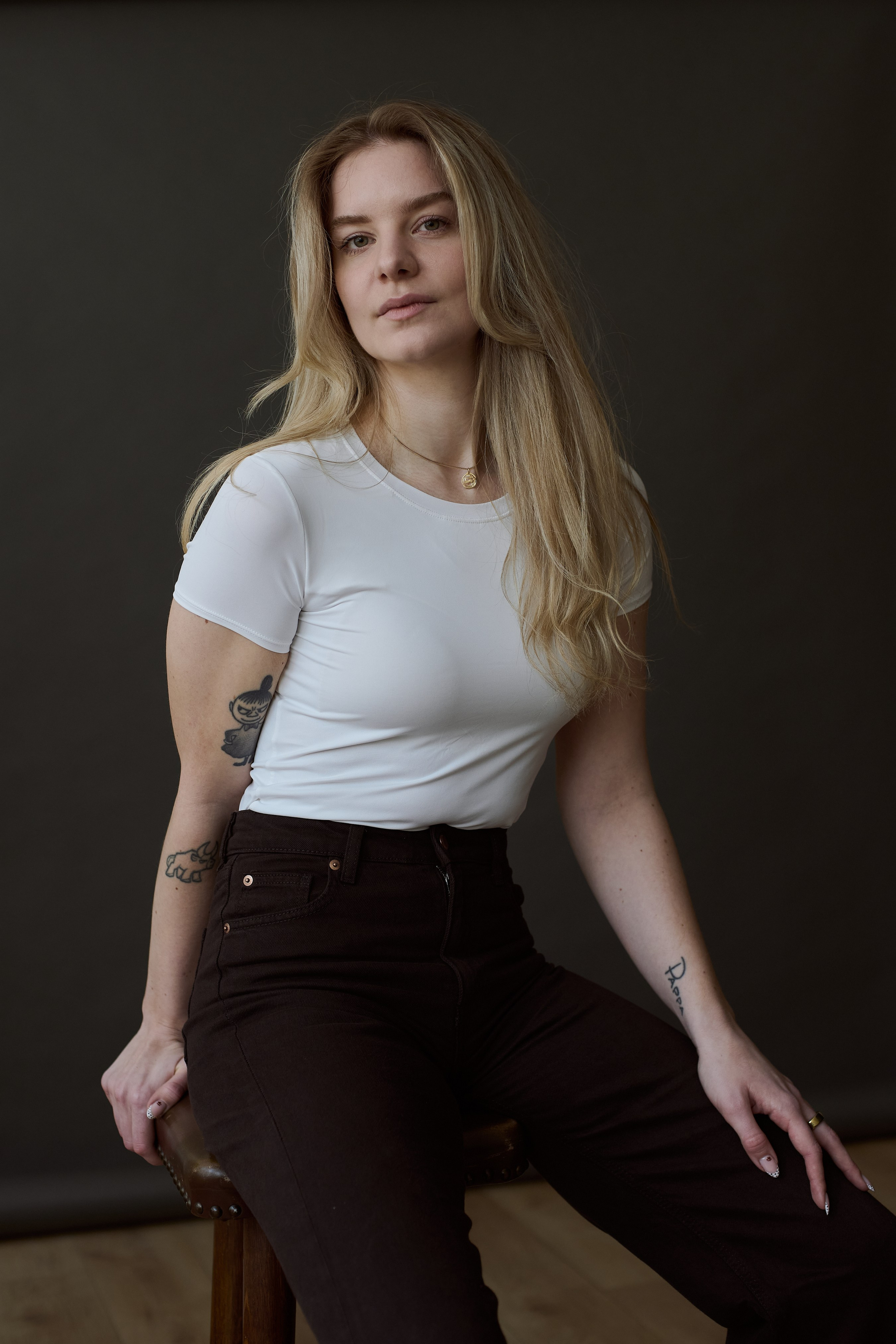 A professional studio portrait of an actress in Amsterdam by a photographer based in Brussels and Paris