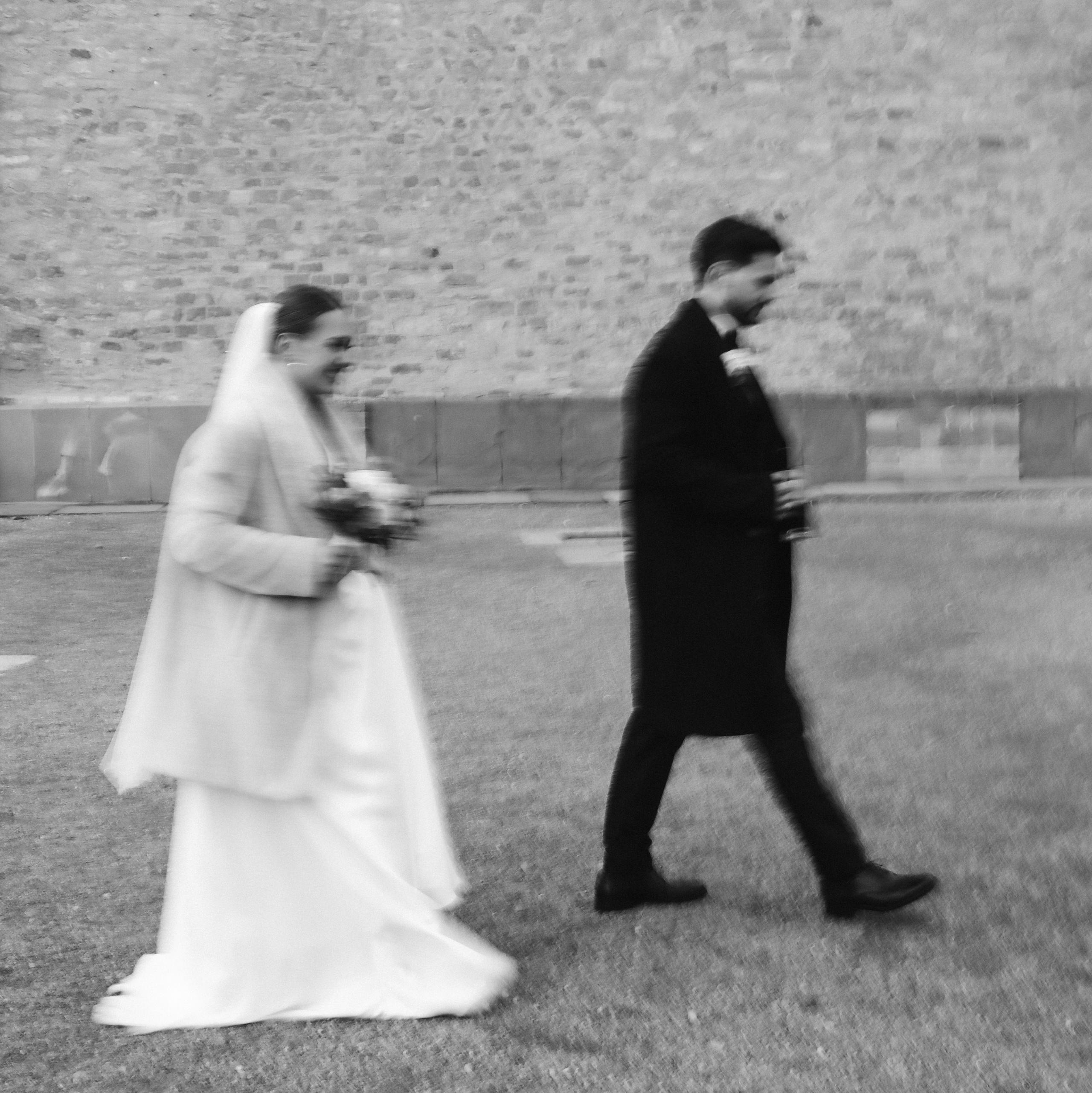 Braut und Bräutigam am Rhein in Speyer – natürliche Hochzeitsfotos Pfalz