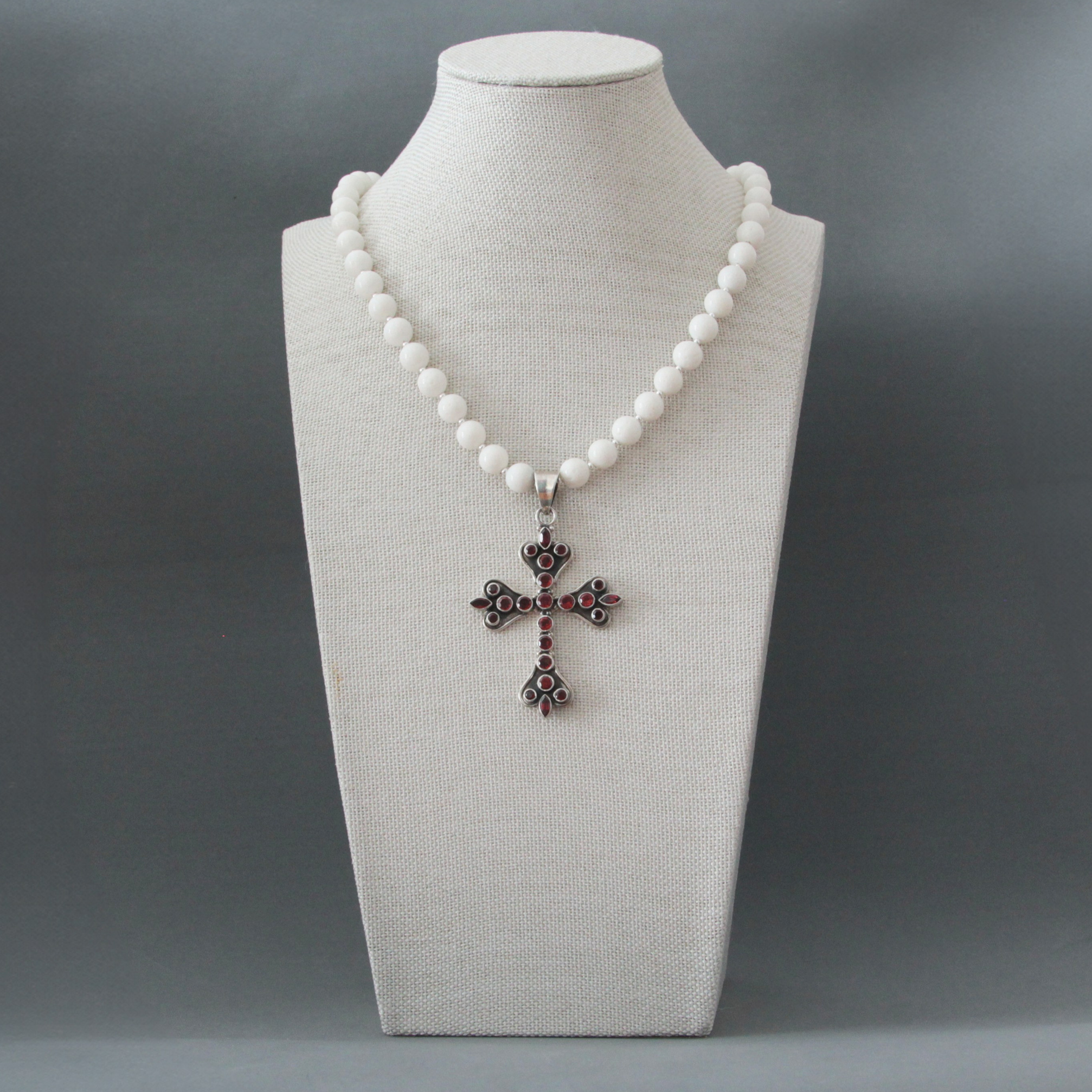 Modern Jewelry. Современнные и актикварные украшения в Барселоне, Москве и Санкт-Петербурге