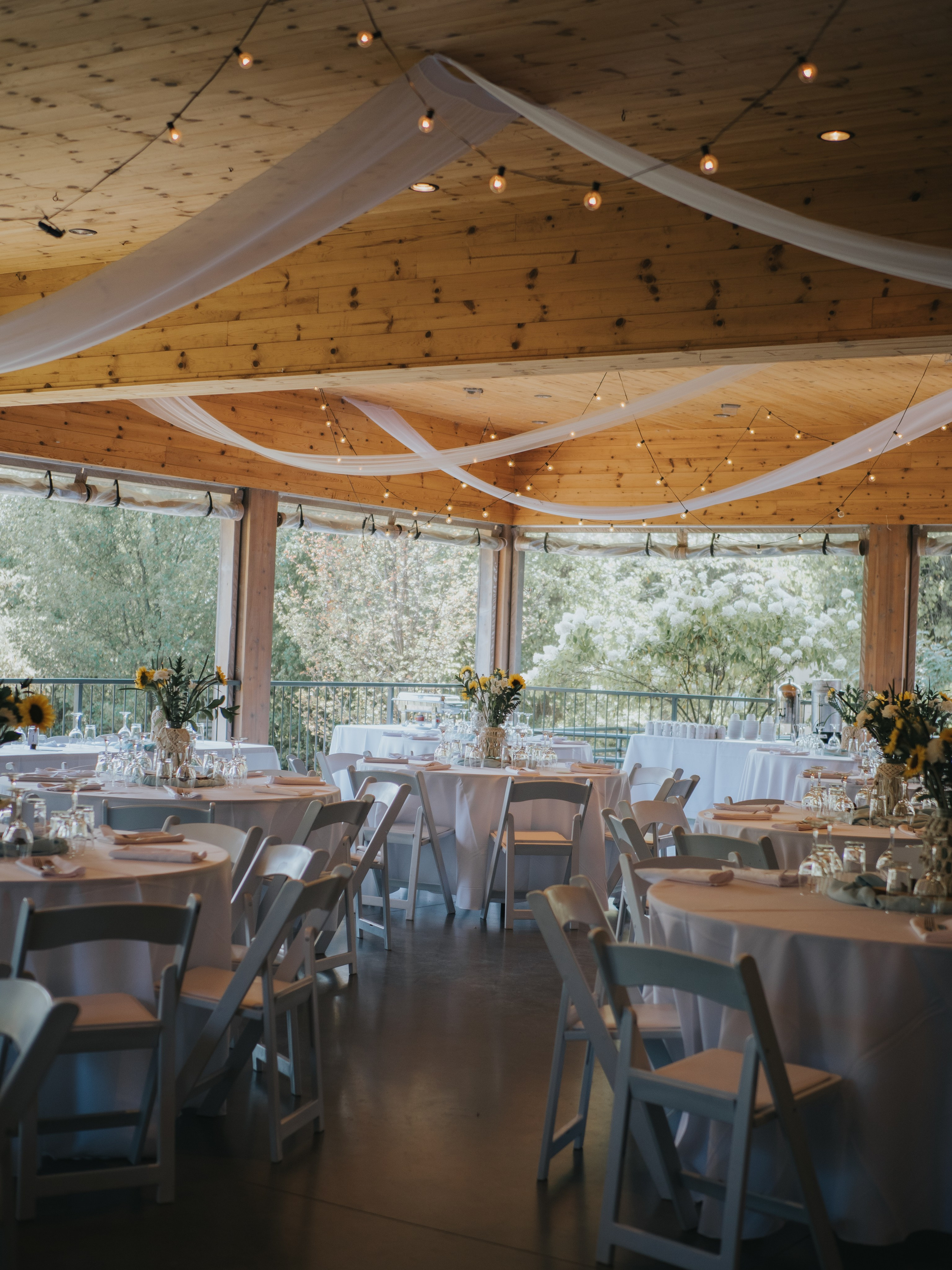 The most romantic rustic wedding venues in and around Montreal. Montreal Wedding Photographer — Muriel Oe Photo