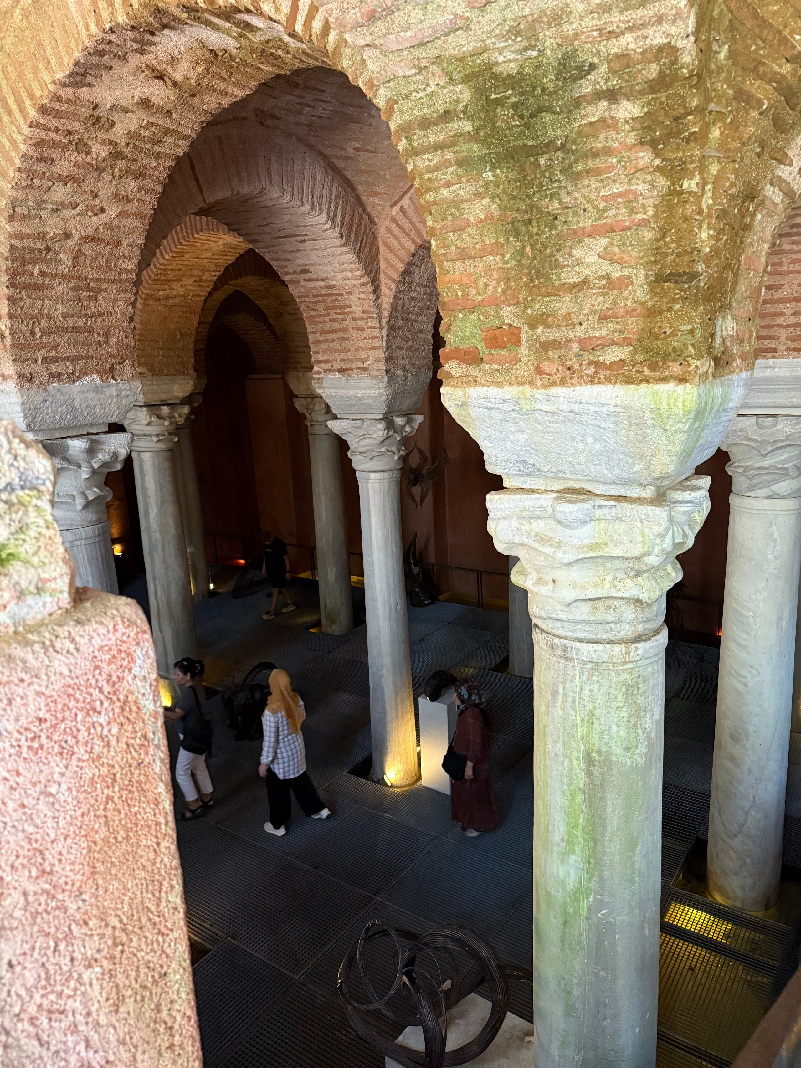 9 Tage in der Türkei: Entspannt und locker. Zwei Tage in jeder Stadt: Istanbul, Antalya, Kaş und ein Villenaufenthalt mit Bergblick