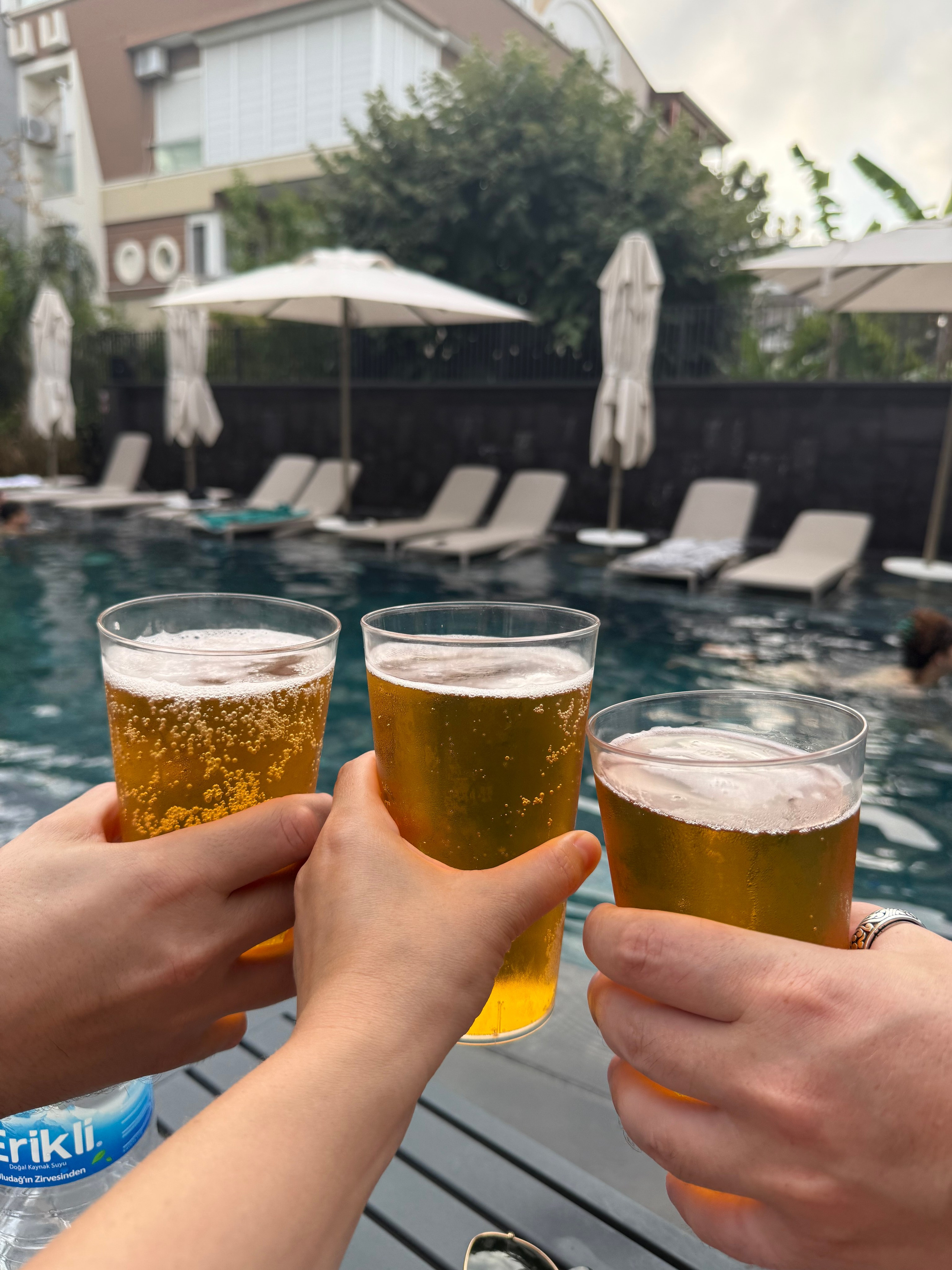 9 Tage in der Türkei: Entspannt und locker. Zwei Tage in jeder Stadt: Istanbul, Antalya, Kaş und ein Villenaufenthalt mit Bergblick