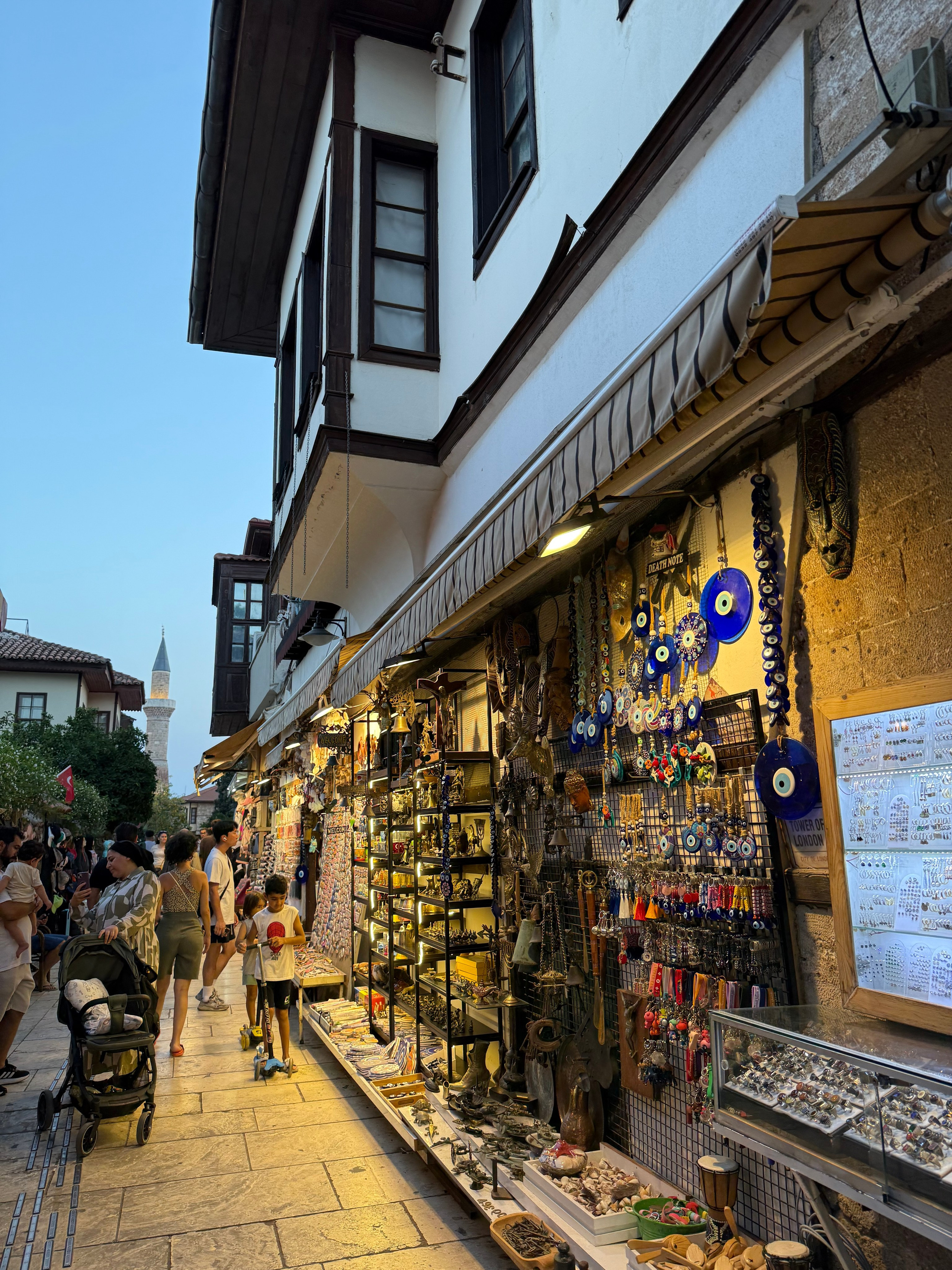 9 Tage in der Türkei: Entspannt und locker. Zwei Tage in jeder Stadt: Istanbul, Antalya, Kaş und ein Villenaufenthalt mit Bergblick