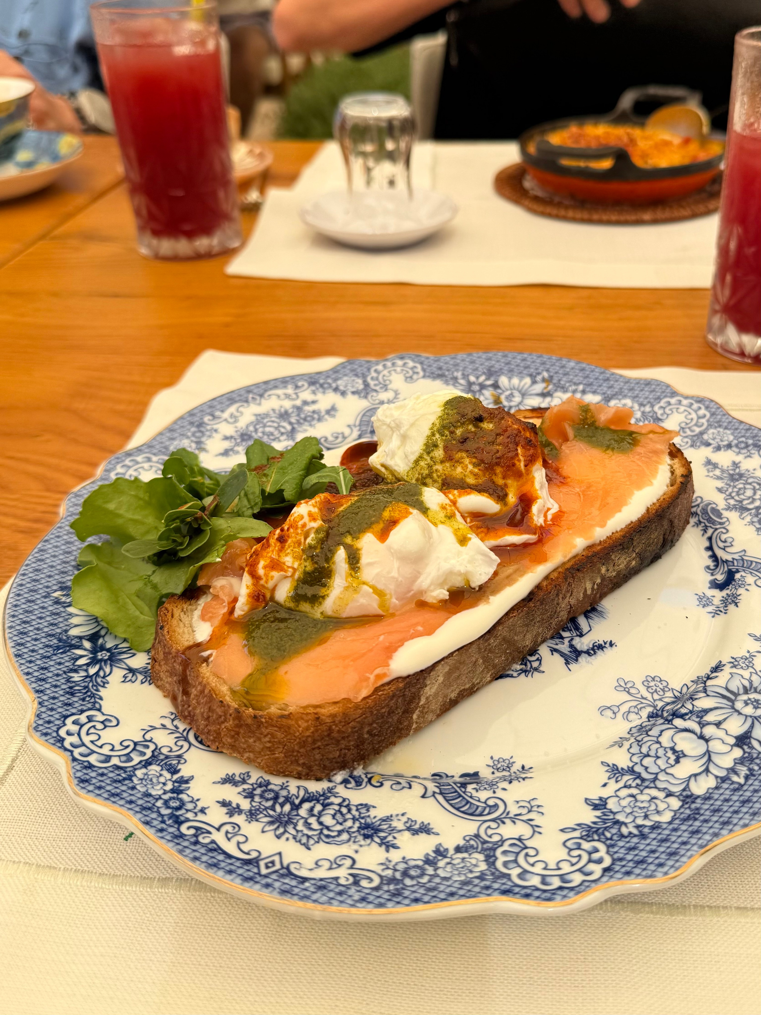 9 Tage in der Türkei: Entspannt und locker. Zwei Tage in jeder Stadt: Istanbul, Antalya, Kaş und ein Villenaufenthalt mit Bergblick