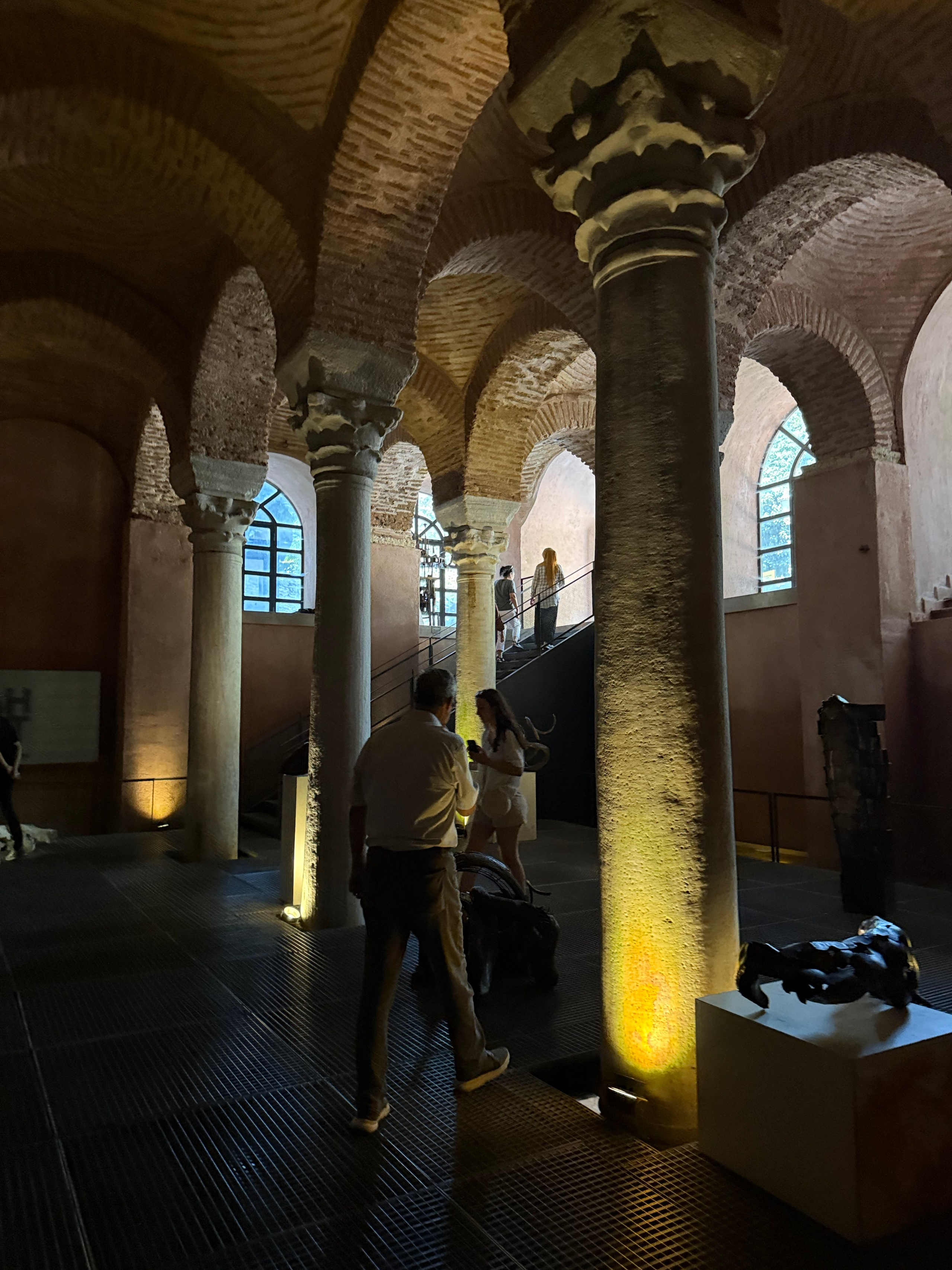 9 Tage in der Türkei: Entspannt und locker. Zwei Tage in jeder Stadt: Istanbul, Antalya, Kaş und ein Villenaufenthalt mit Bergblick