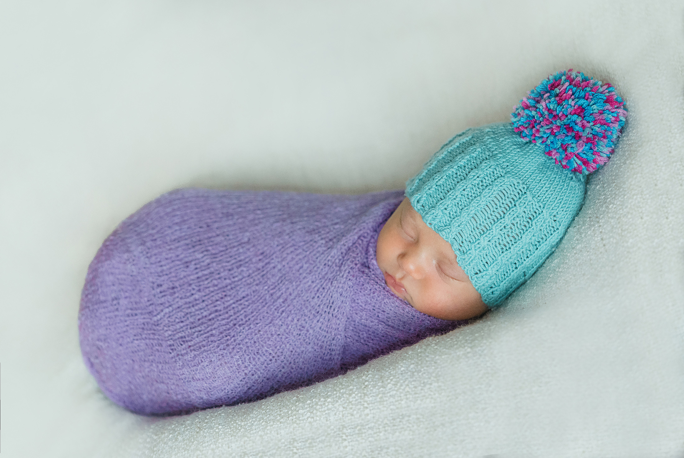 vastasyntyneen kuvaus Espoo, Newborn Wrapping Poses