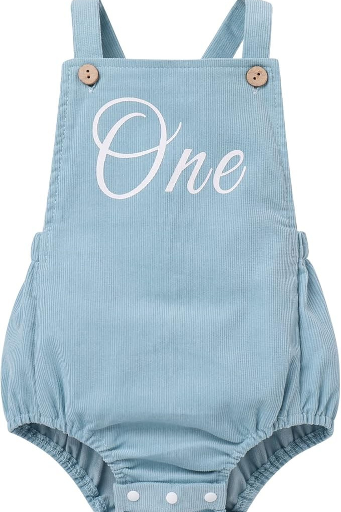 Cake smash outfits for boys. Newborn and family photographer. Hills District. Sydney