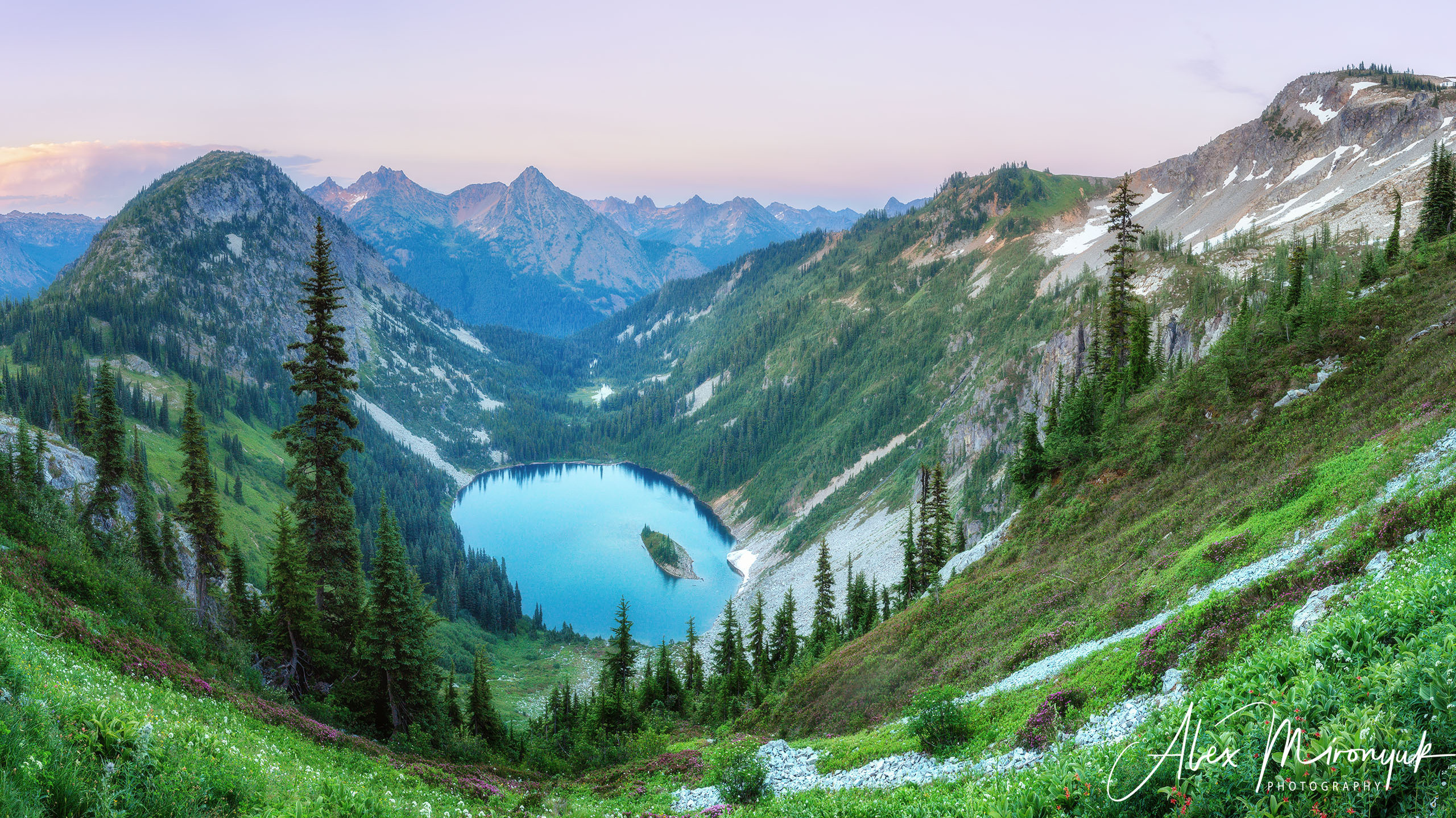 North Cascades Hiking Adventure. Alex Mironyuk Photography