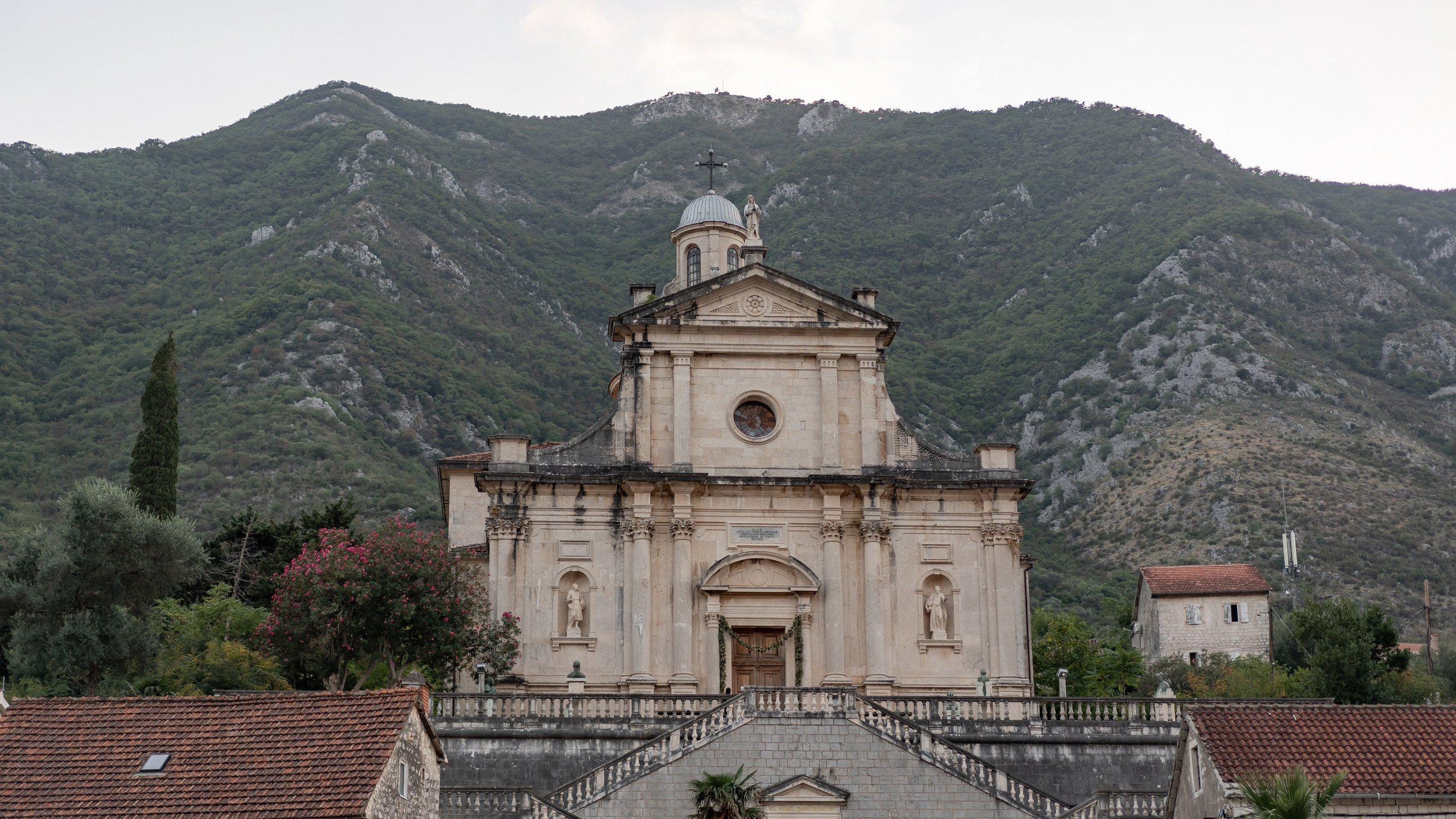 TOP 20 utrolige steder du må besøke i Montenegro