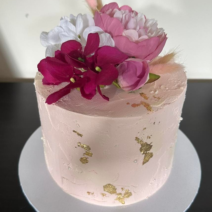 Cake smash session. Newborn and family photographer. Hills District. Sydney