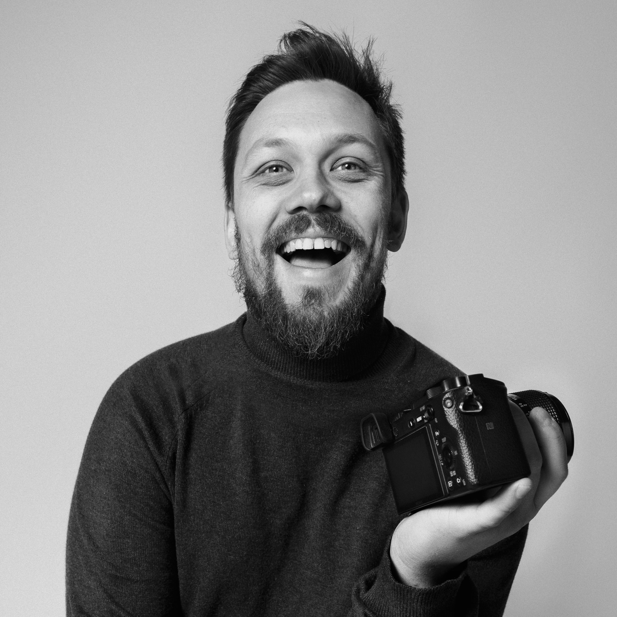 Kontaktieren Sie Roka21Films: Ihr Partner für Hochzeitsvideos. Hochzeitsfotograf und Hochzeitsvideograf aus Hamburg | Roka21Film