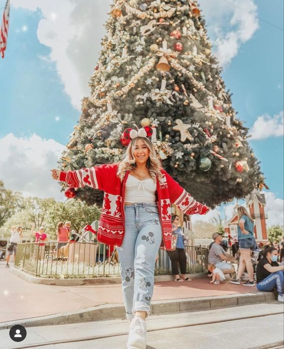 Best Photographer in Paris: Your Guide to Unforgettable Winter Photoshoots at Disneyland Paris. Photographe à Paris