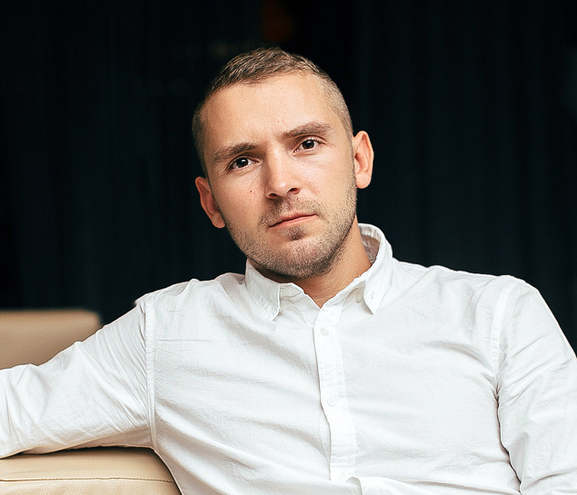 Зв’язатися з фотографом. Весільний та репортажний фотограф у Дніпрі — Максим Іванченко.