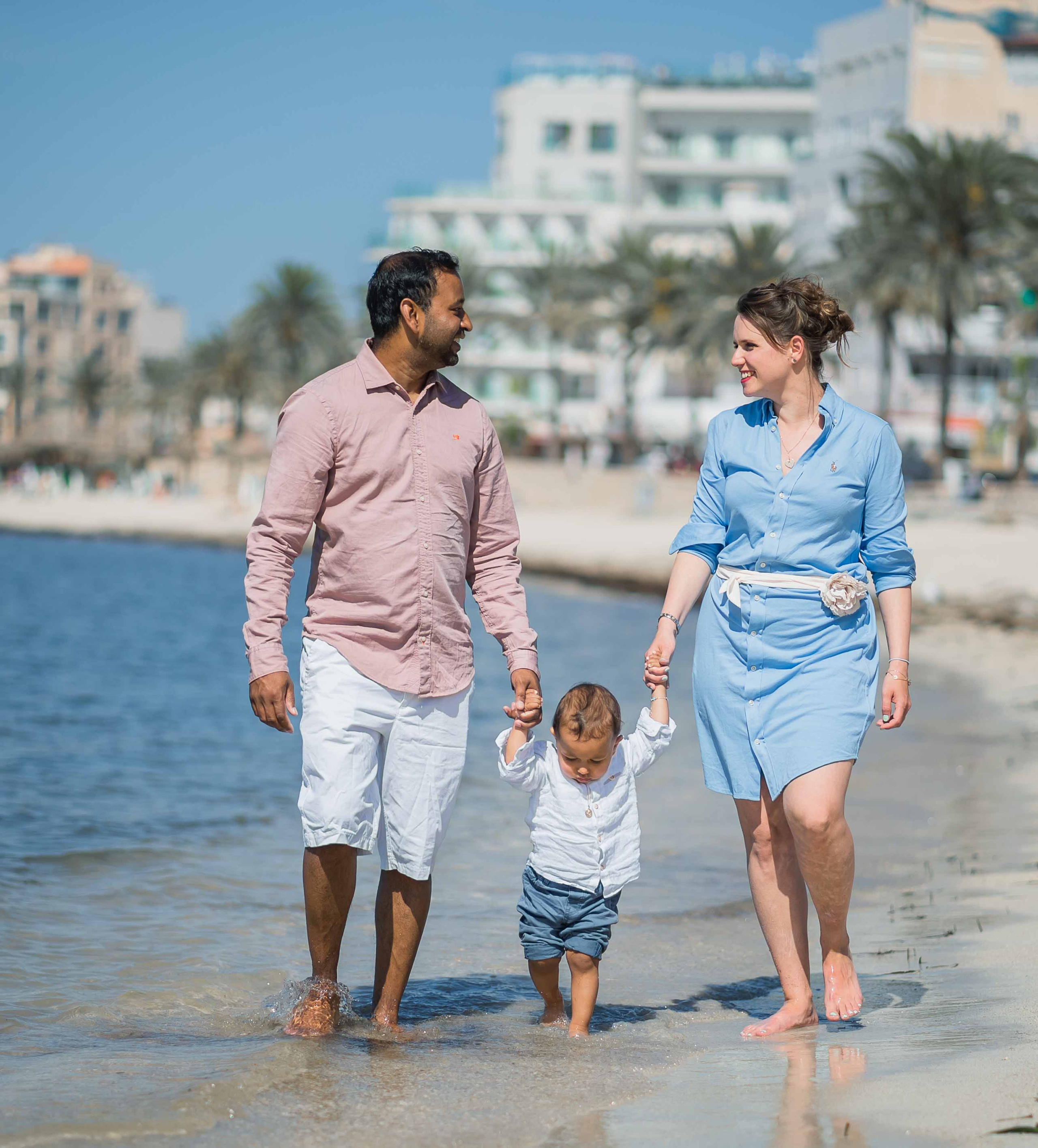 Was anziehen für ein Fotoshooting am Strand auf Mallorca. Deine Fotografin auf Mallorca für Familien und Business