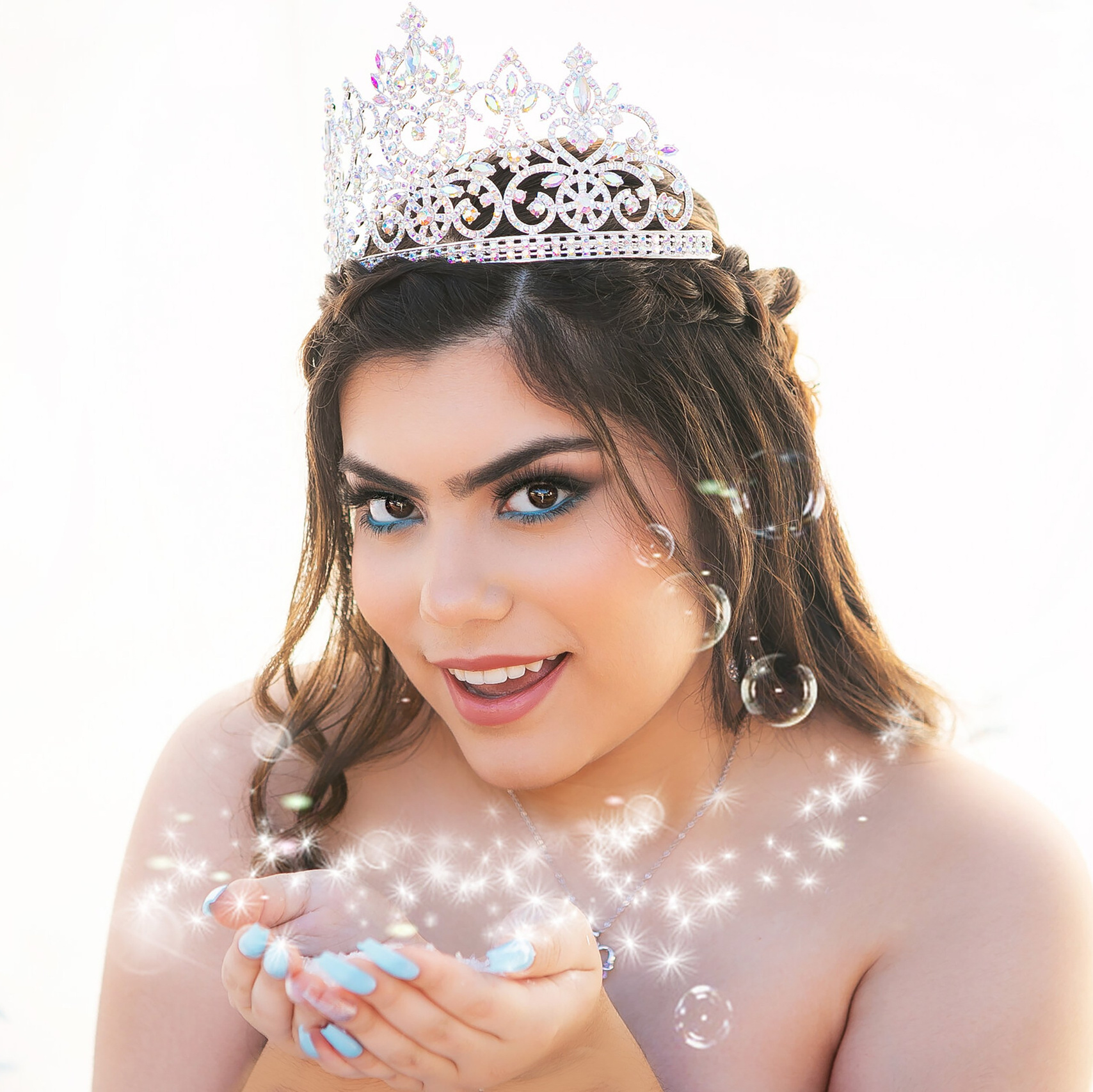 невеста под фатой в молитве