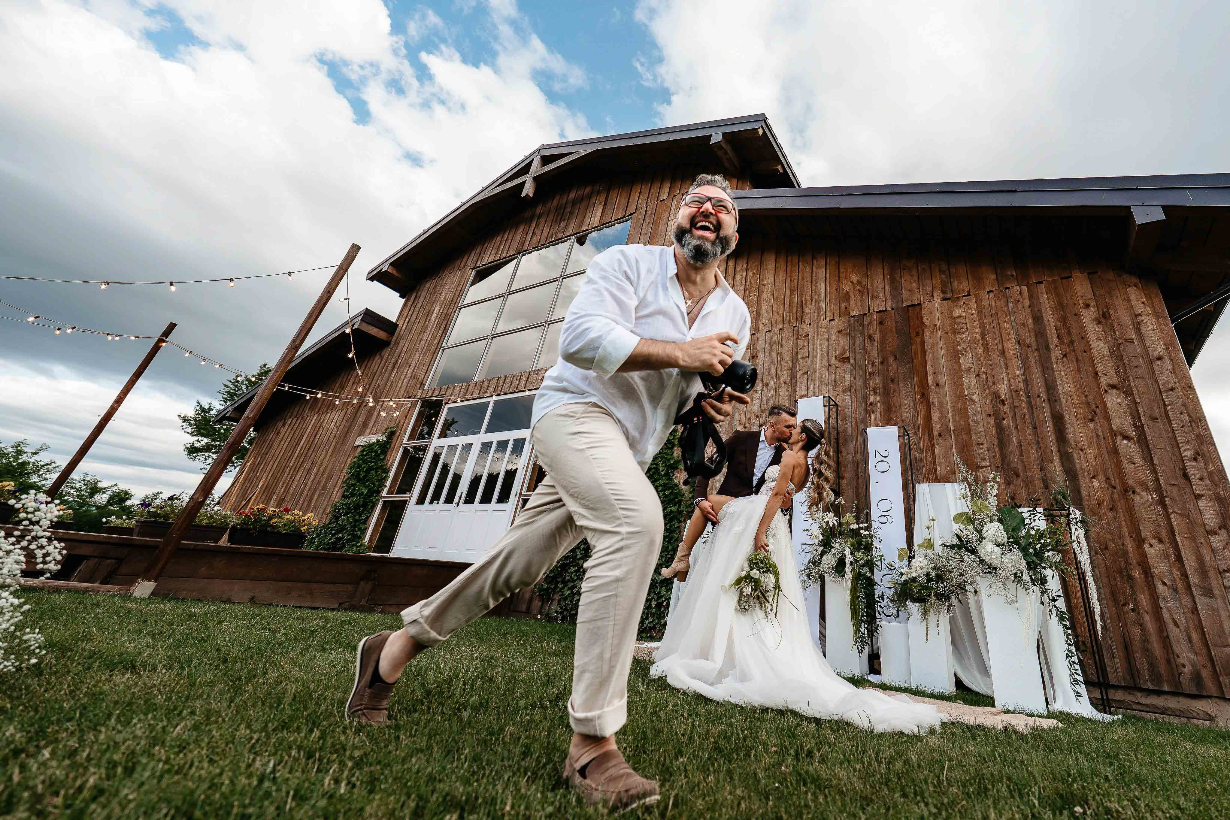 **Verfügbarkeit Prüfen & Die Chemie Testen**. Authentische, emotionale, zeitlose Hochzeitsfotografie aus Albstadt