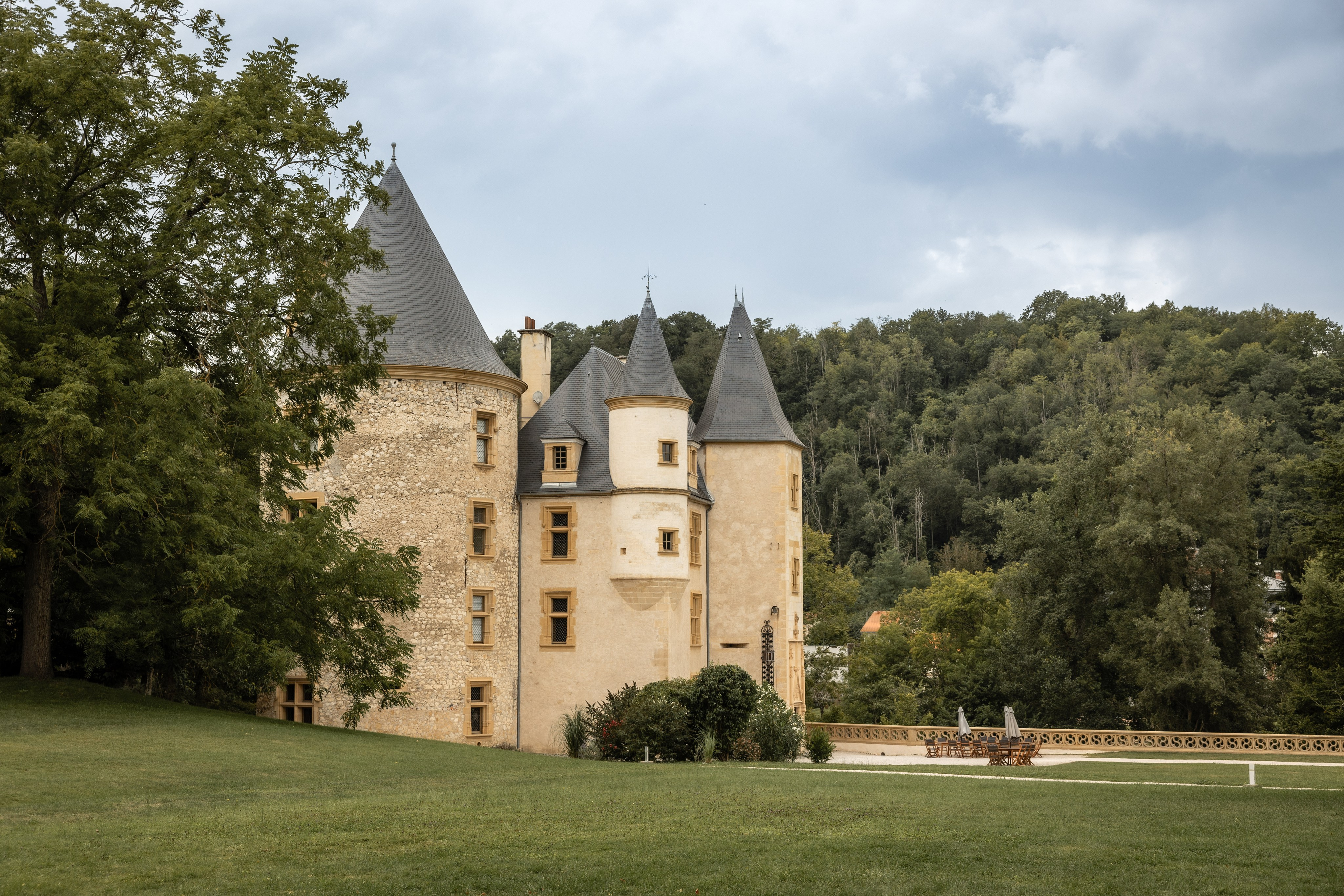 Bride and groom at Château de Saint-Martory, destination wedding in Southwest France