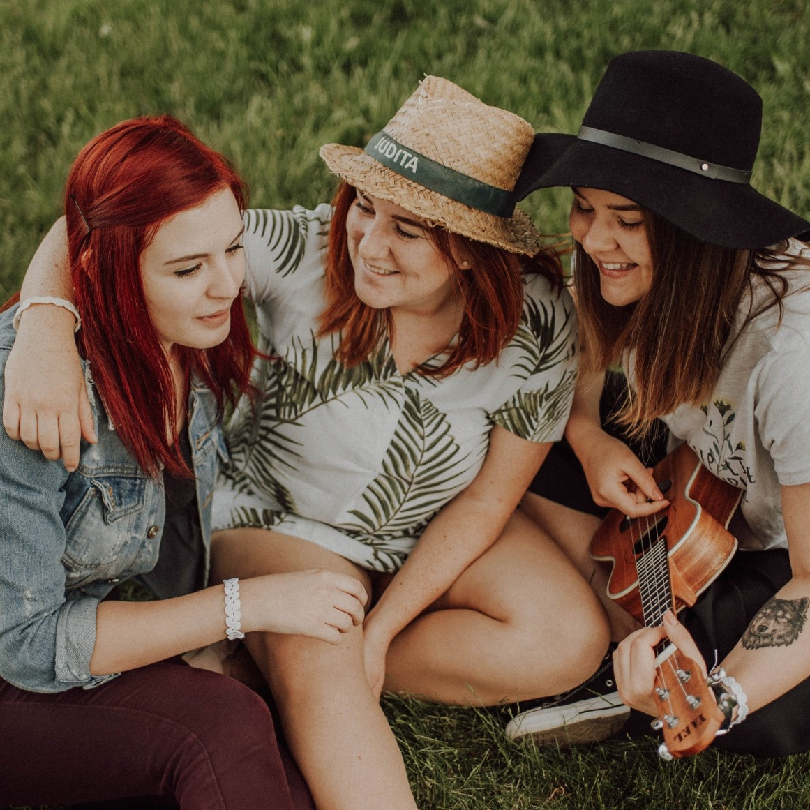 DreamYing Academy. Mateřství. Nevýchova. Život v souladu s přírodou. Jóga