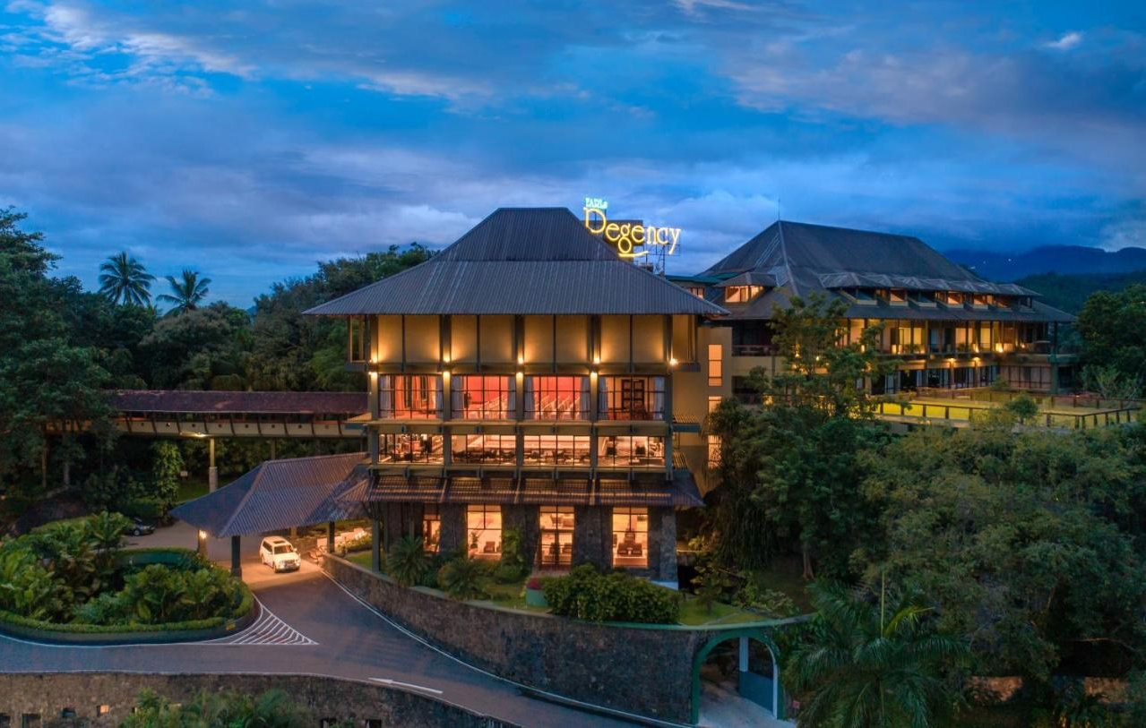 Earl’s Regency Hotel