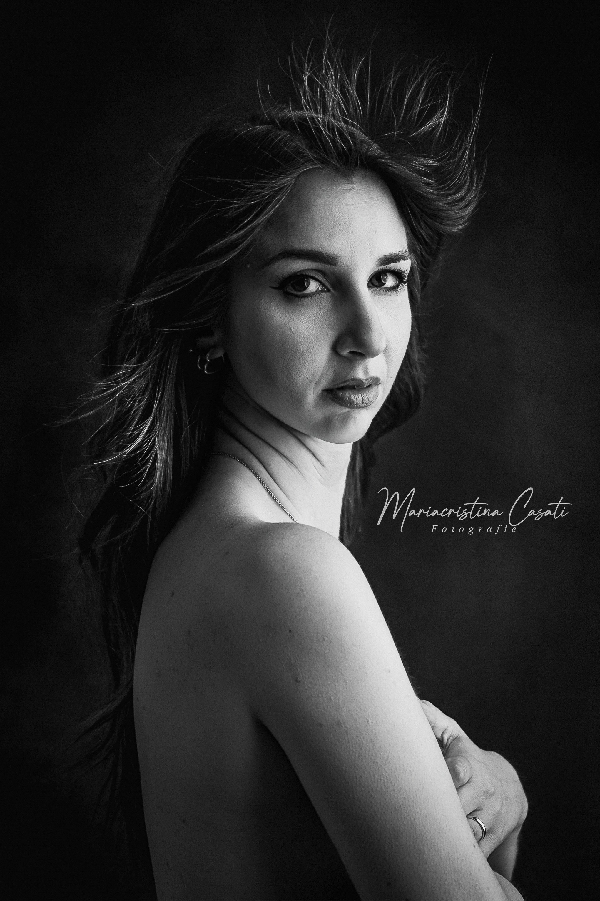 Sessione Fotografica di Ritratto in Studio Milano. Fotografa di matrimonio a Milano e in Lombardia. Racconto matrimoni con uno stile naturale, elegante e senza pose forzate