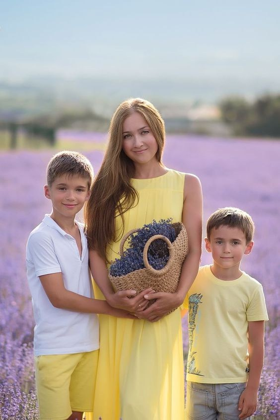 Що одягнути на фотосесію в лавандовому полі?. Сімейний фотограф Київ Наталія Шкаврон