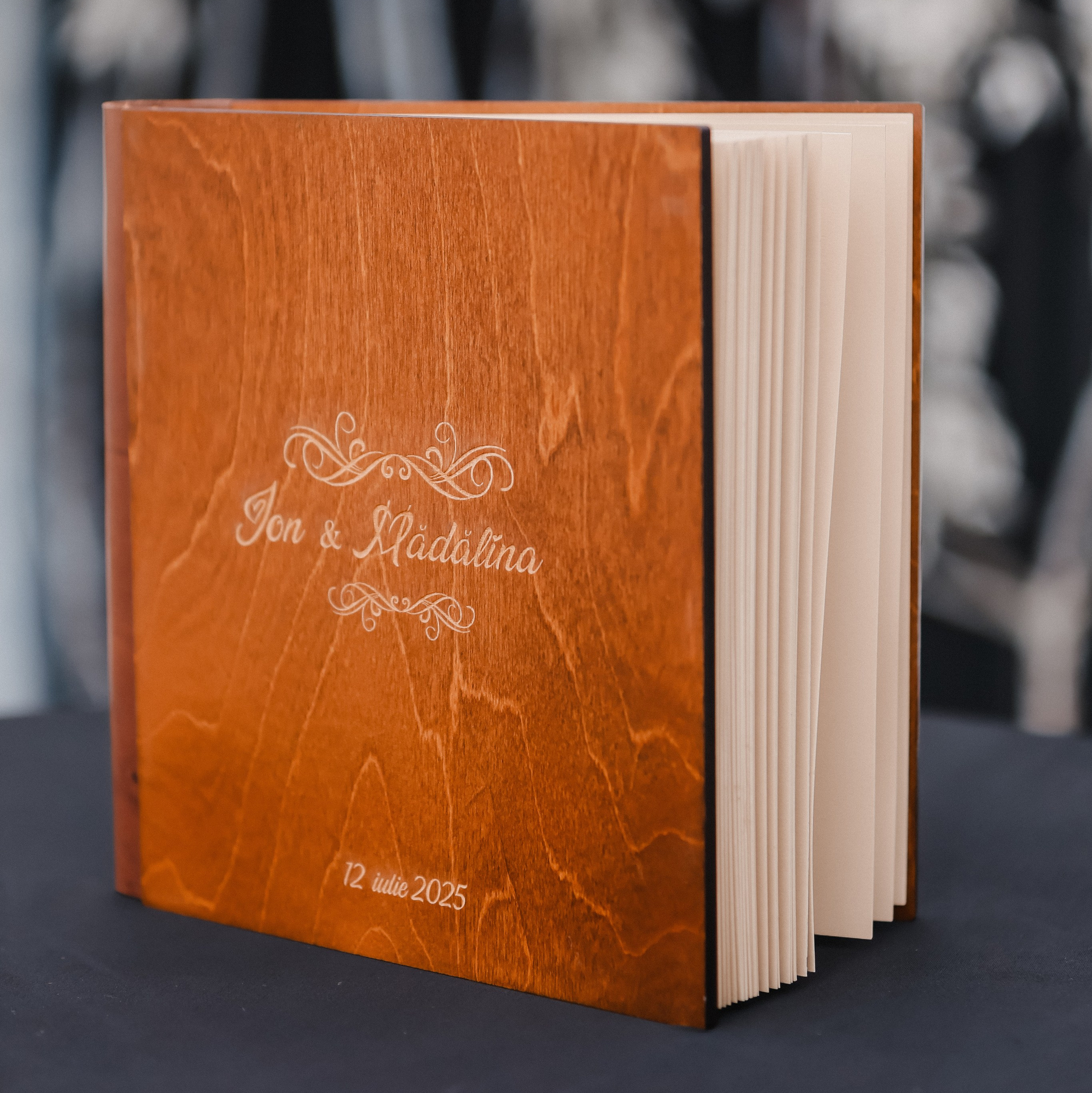 Cabina foto | EventBox.md | Cabina foto pentru nunta ta. Standart Studio - Servicii foto video pentru nuntă în Moldova Chișinău