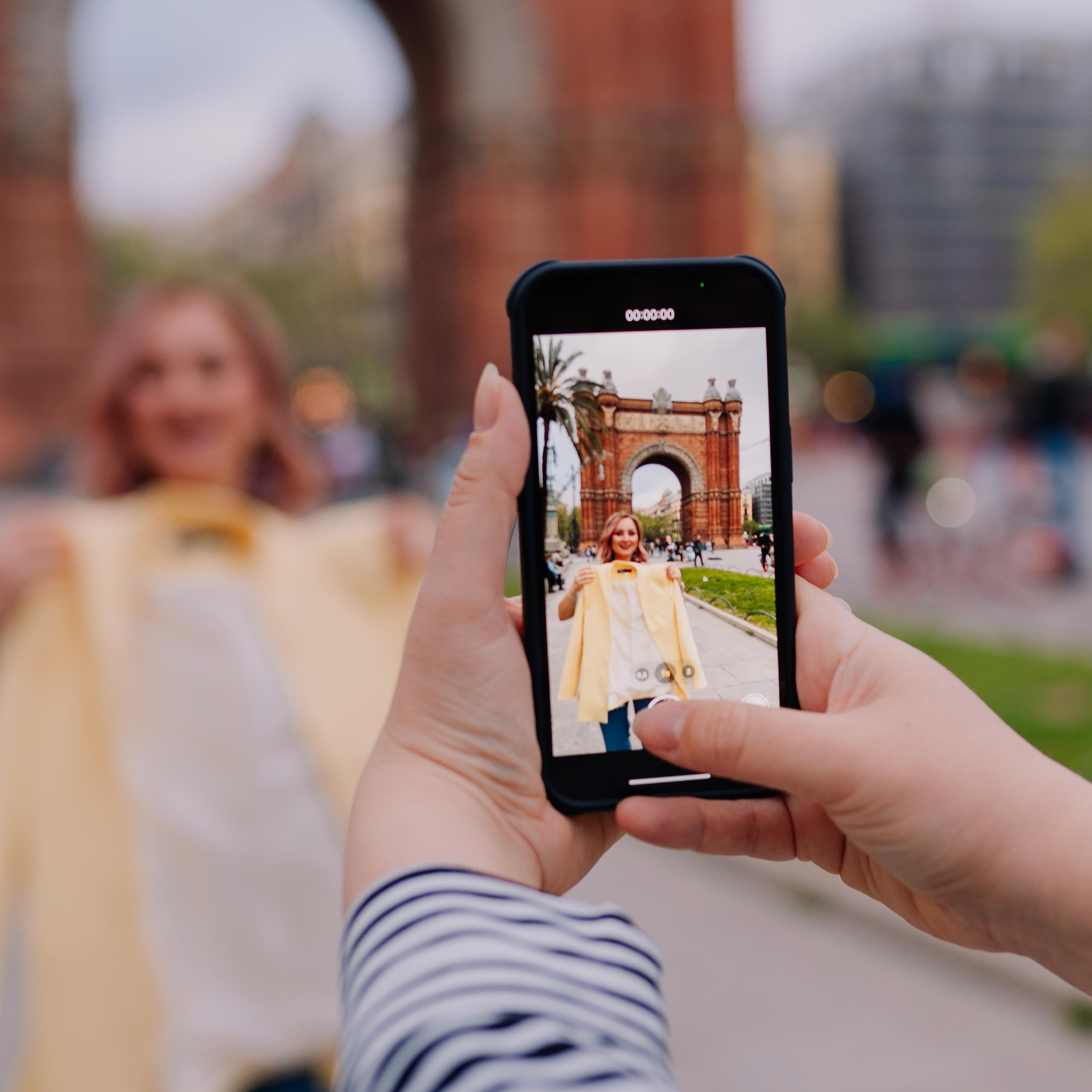 SHORT VIDEOS TRAINING, REELS TRAINING. Oxana Dia Business and Brand Photography and Videography in Barcelona