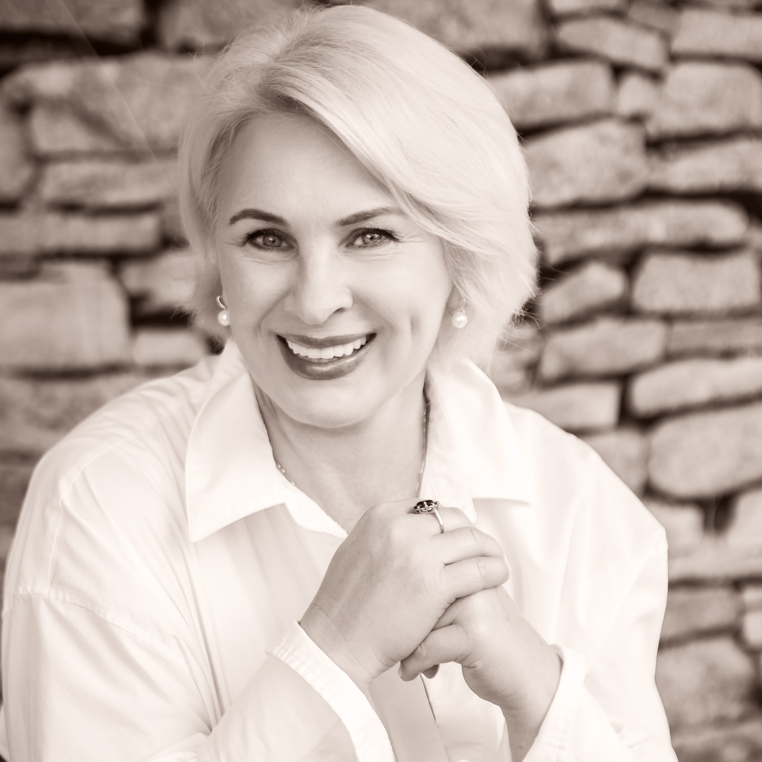 Lana Hollin  wedding & family Photographer  in Orlando & Central Florida