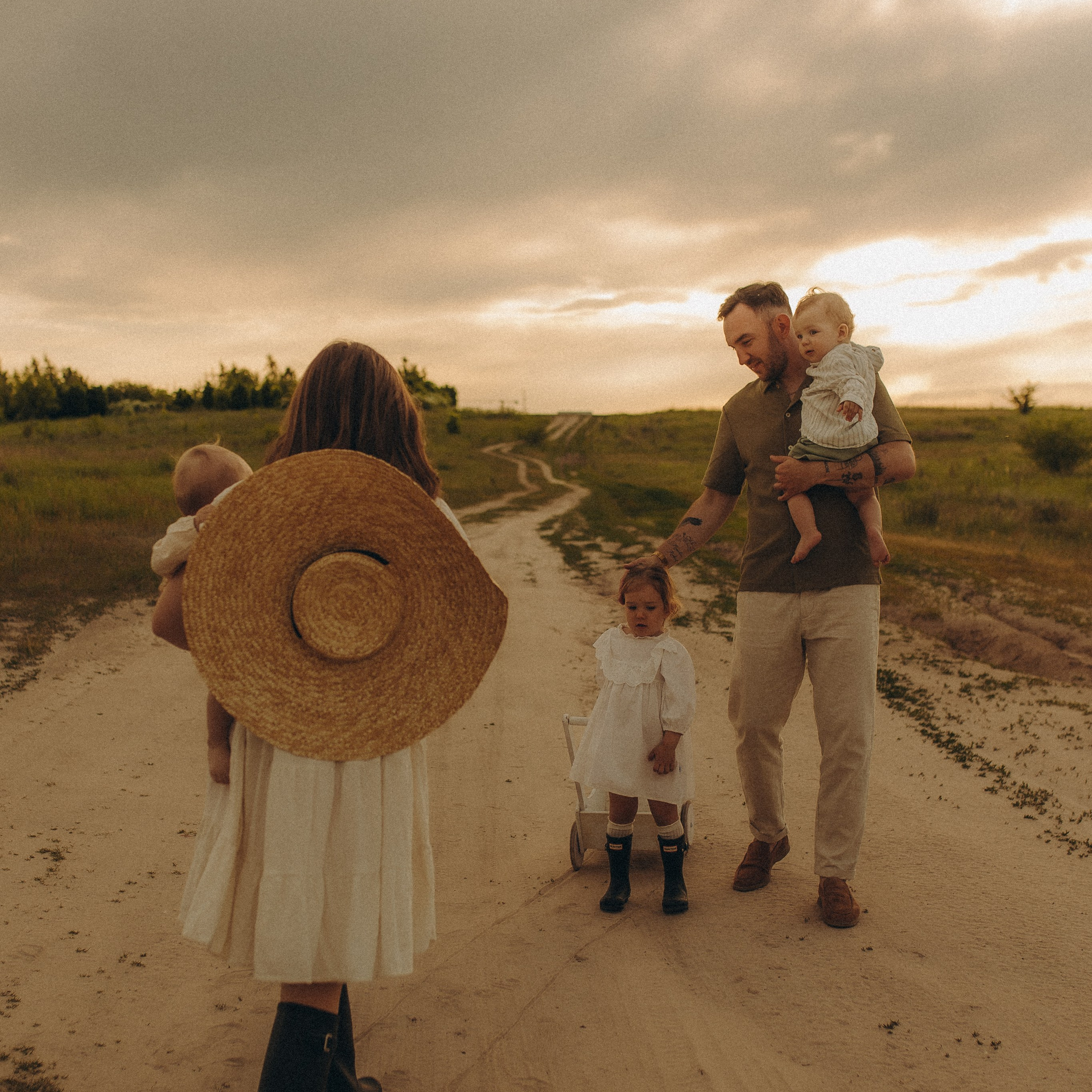 Контакти. Головна