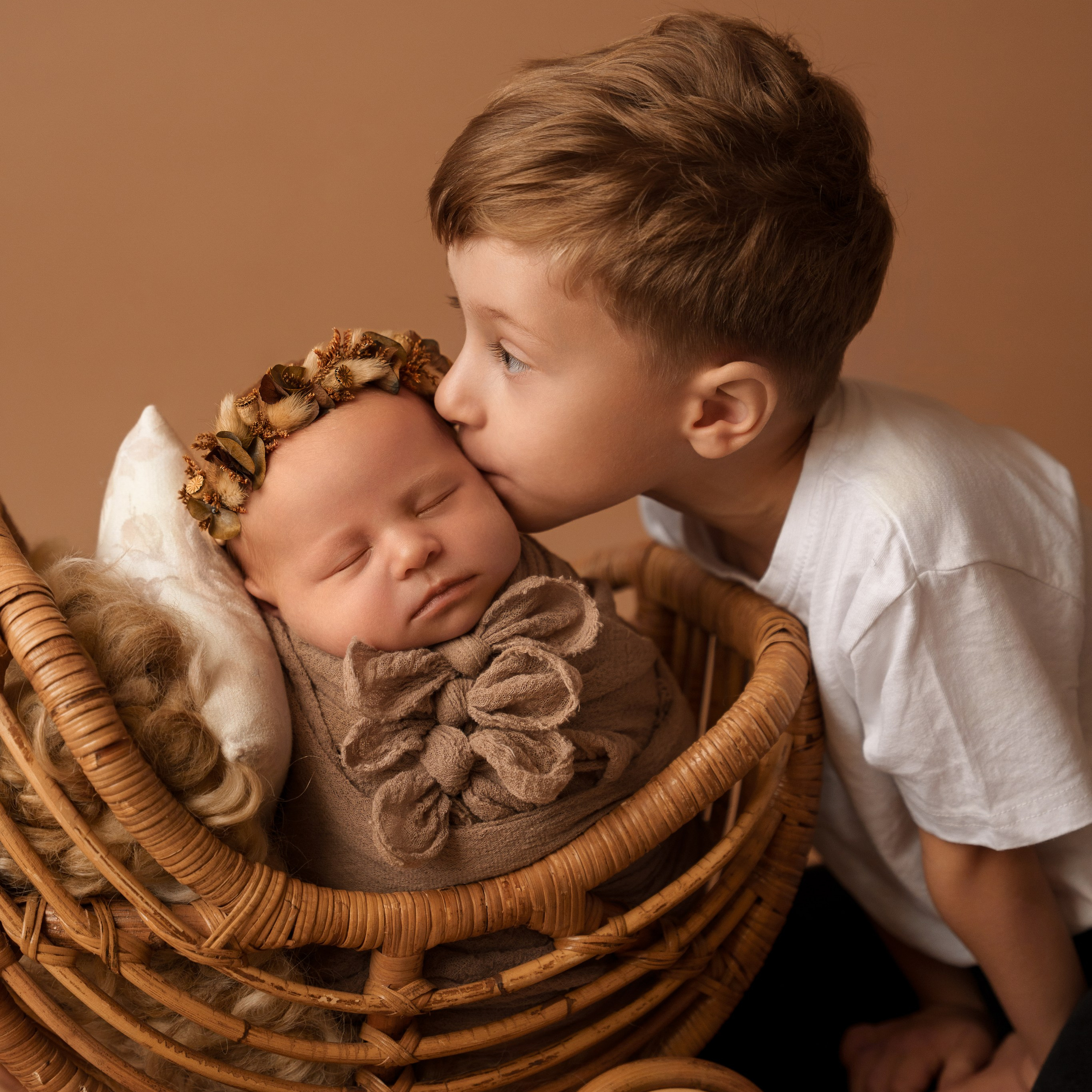 PREISE. Anna, Fotografin aus Wien, Österreich. Ich fotografiere in folgenden Genres: Babybauch-, Familien-, Mode- und Weihnachtsfotografie