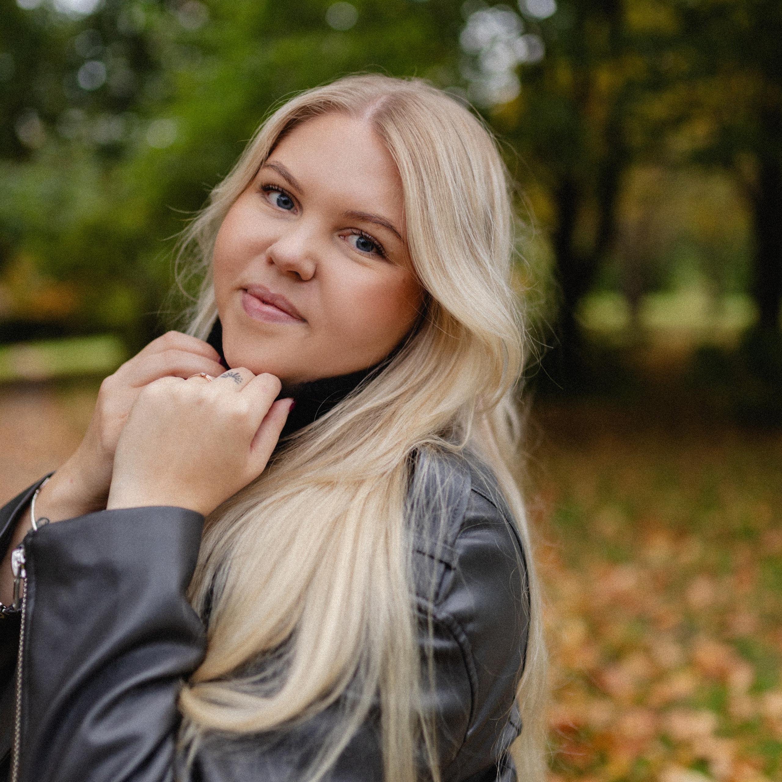 Contact. Portrait Helerin Aavere