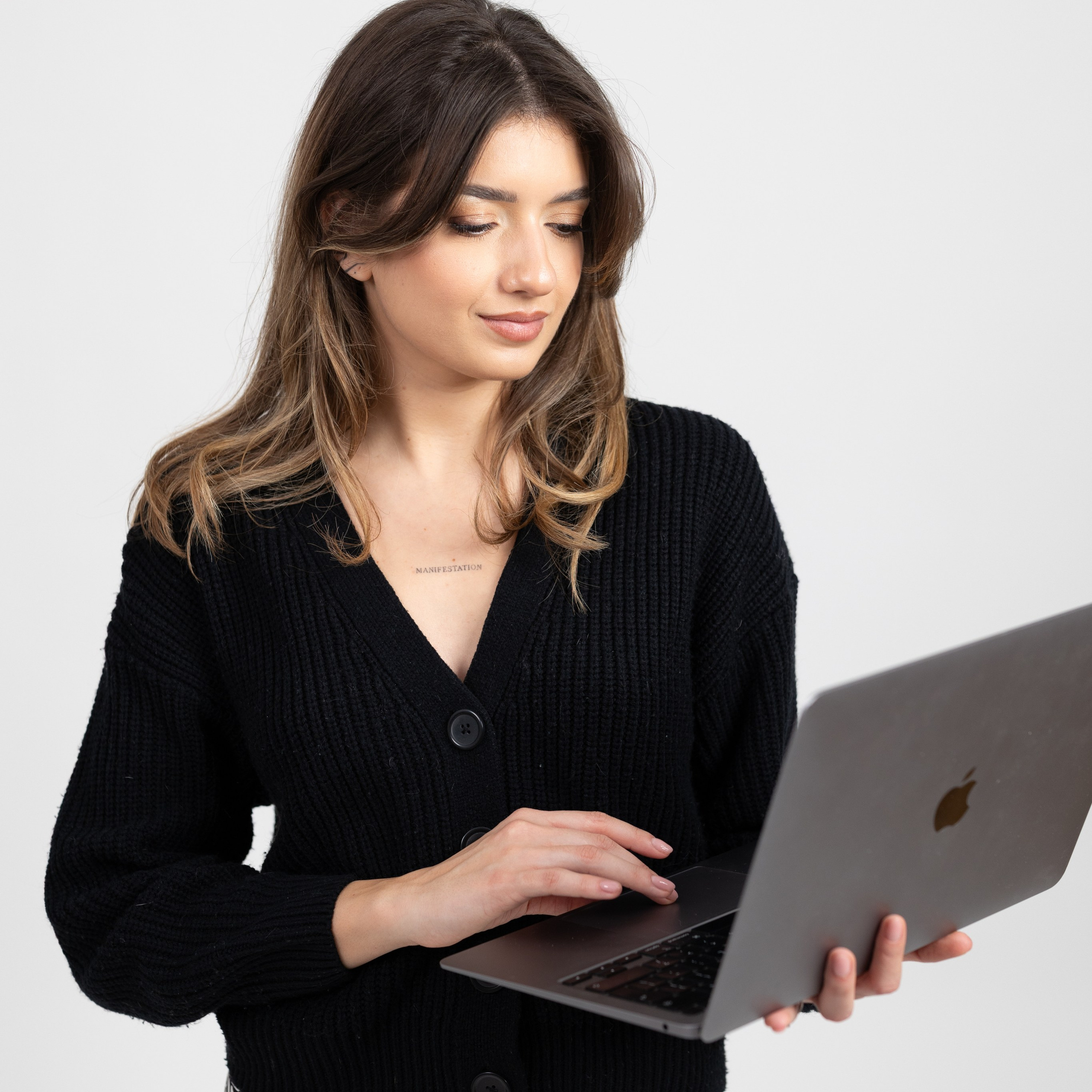 Consultanță și coordonare în organizarea nunții, focus pe structură, timing și suport pentru miri.