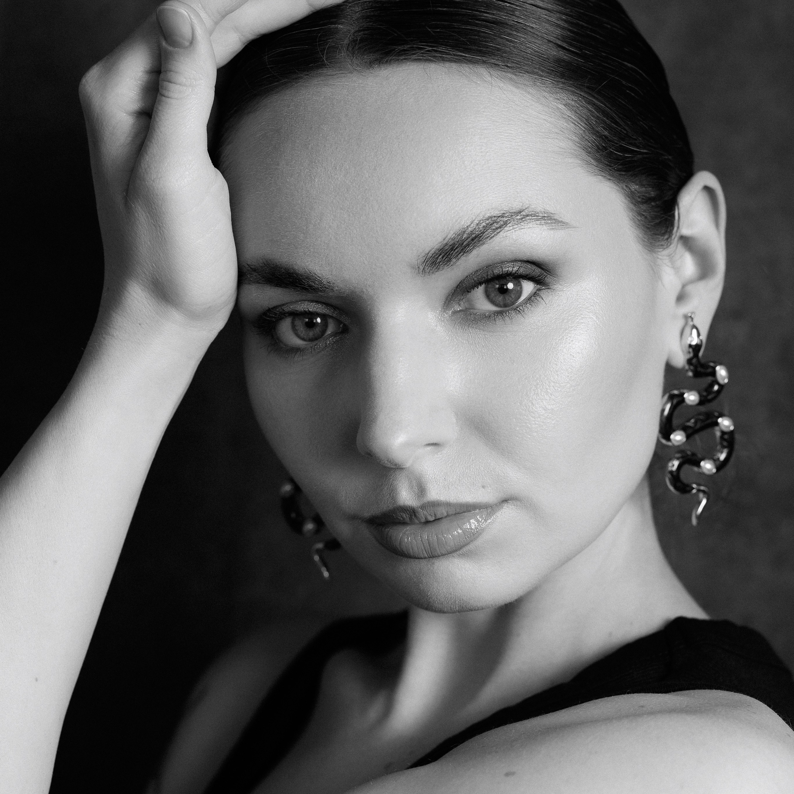 Kristina Kozheltsova — Black & White Portrait Photographer in Leipzig