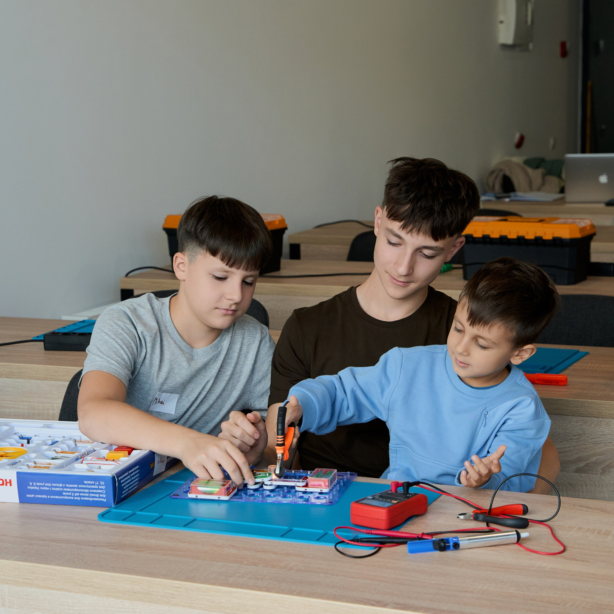 Название компаний. Привет