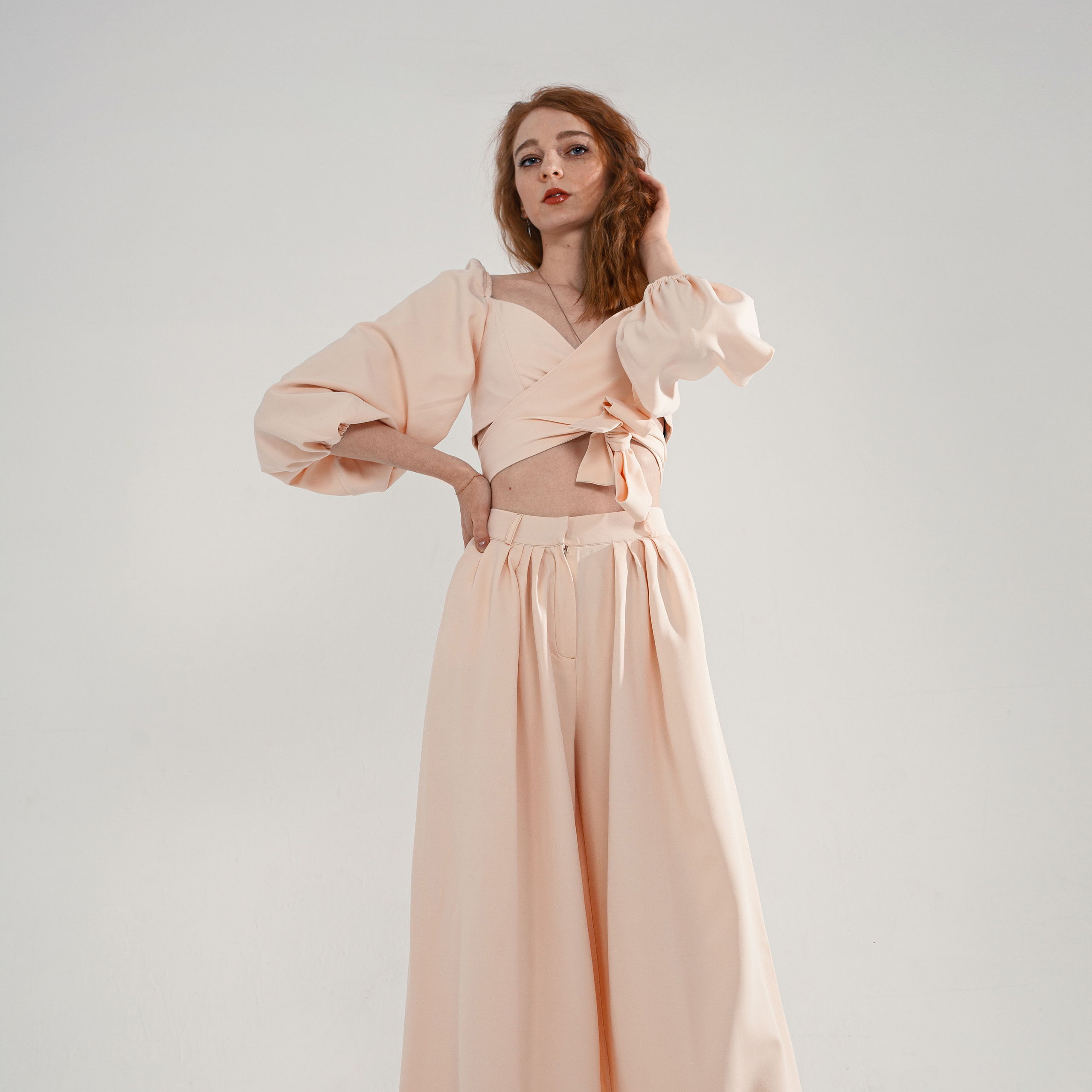 Контакты. Фотограф Арина Виногородская