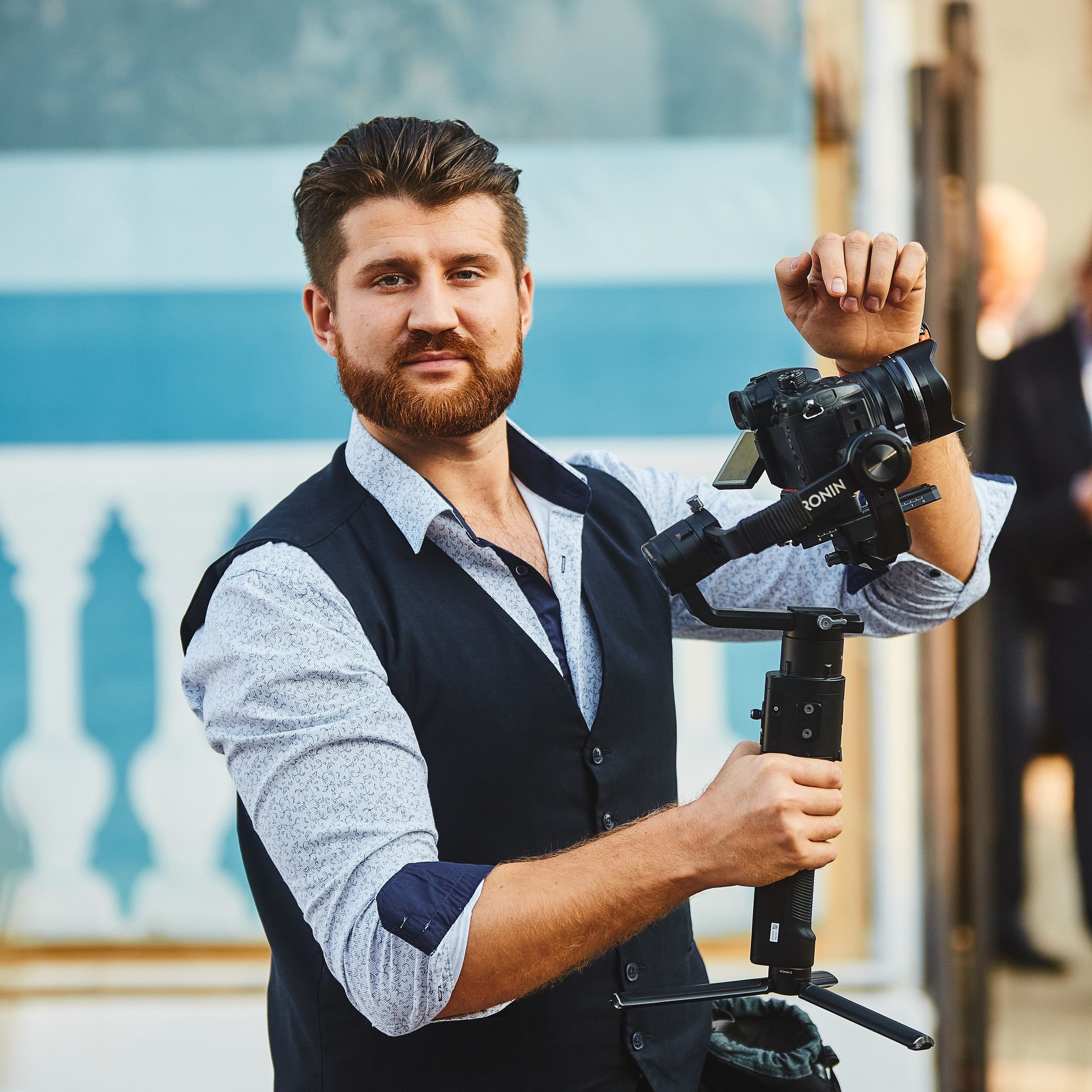 ABOUT US. Hochzeits- und Reportagefotograf für München, Regensburg, Deutschland RED LINE Media