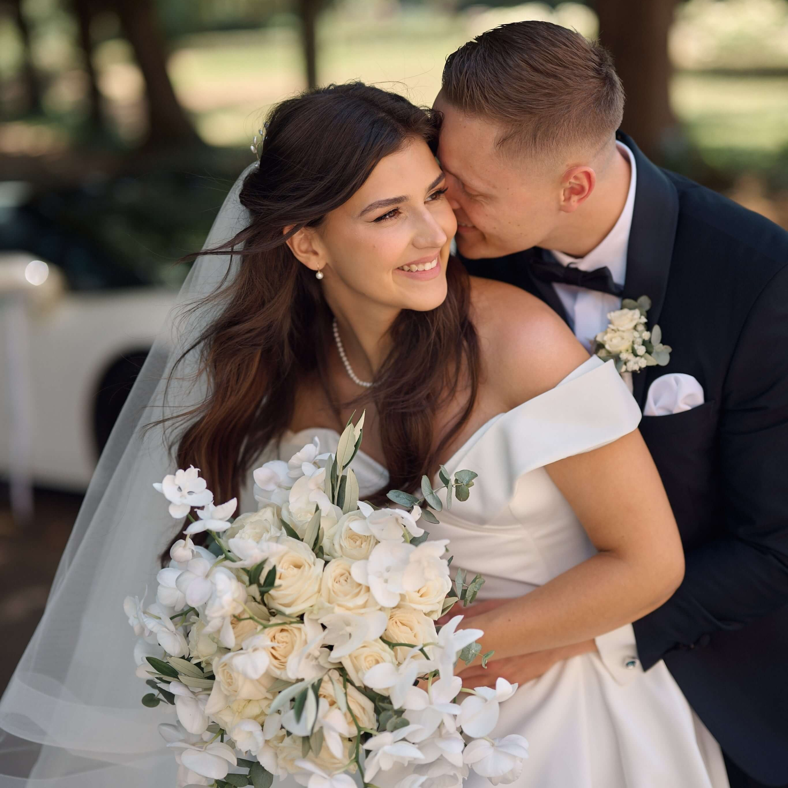Liebe auf den ersten Blick – Julia & Arthur feiern ihre Hochzeit im Kloster Erlenbad. Festgehalten von Hochzeitsfotograf Alex Fetter aus Süddeutschland.