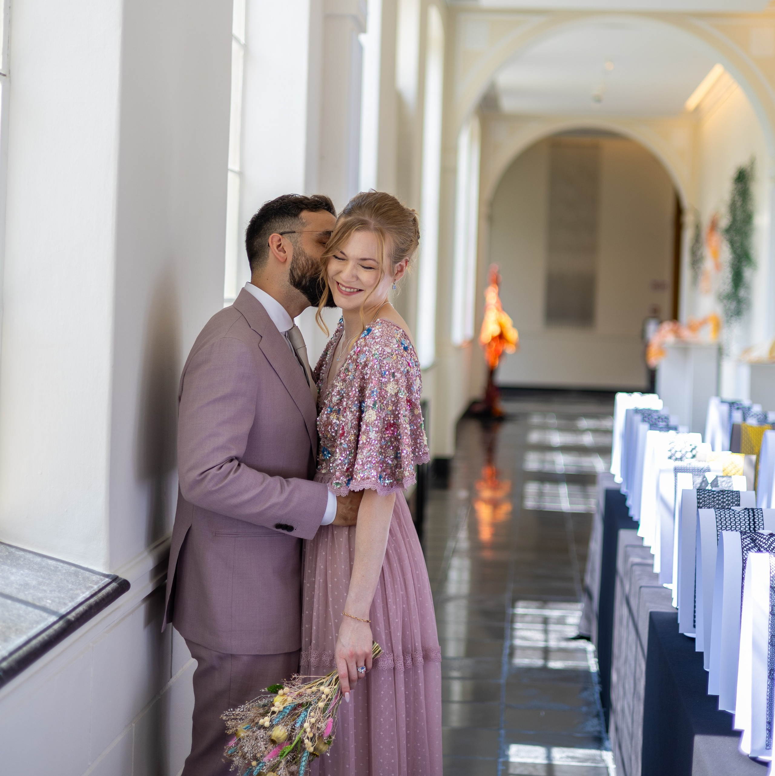 Intieme huwelijksfoto bruid en bruidegom - Kapture Fotografie