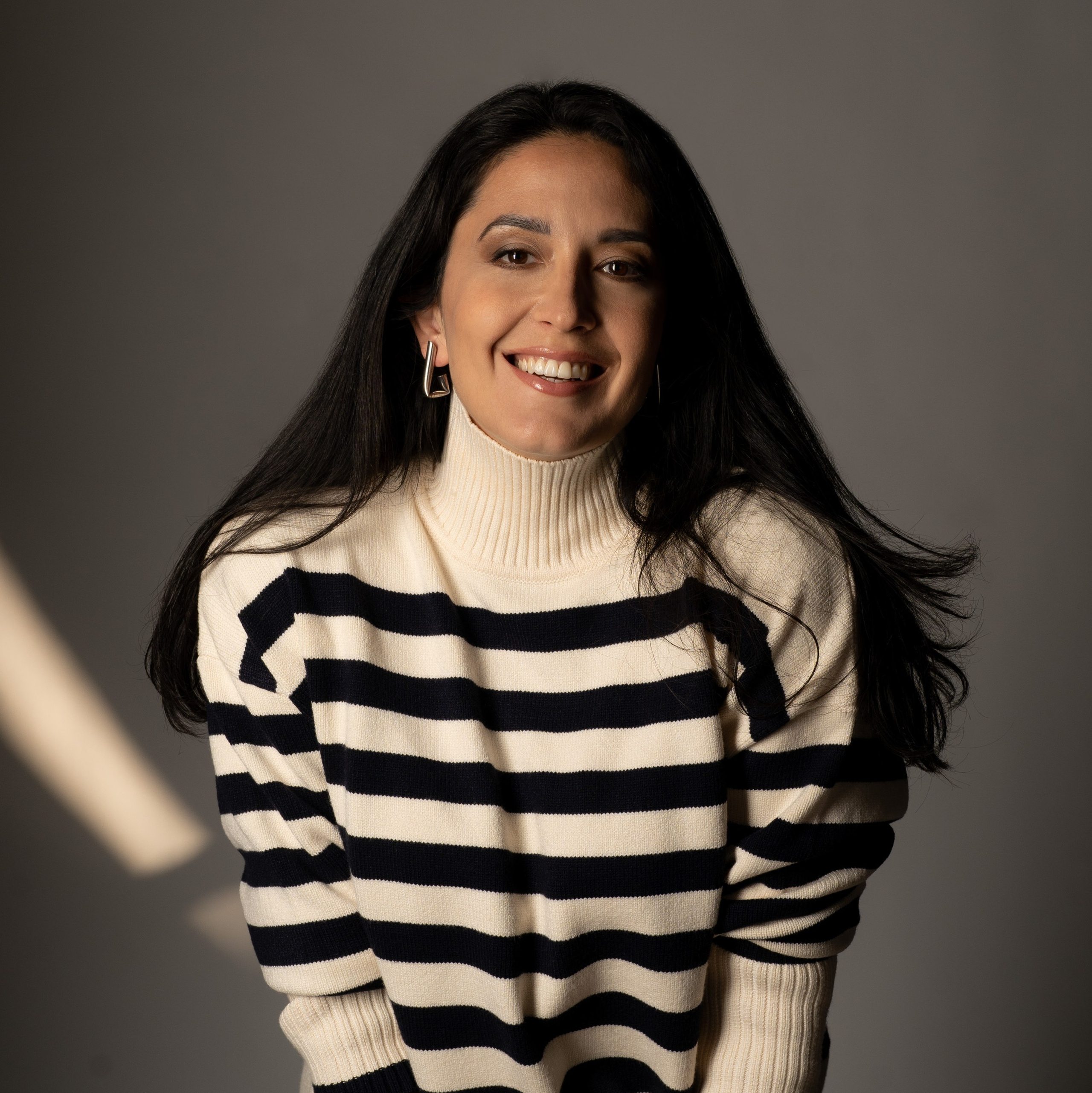 Сontact. Modern maternity photographer in Long Island New York