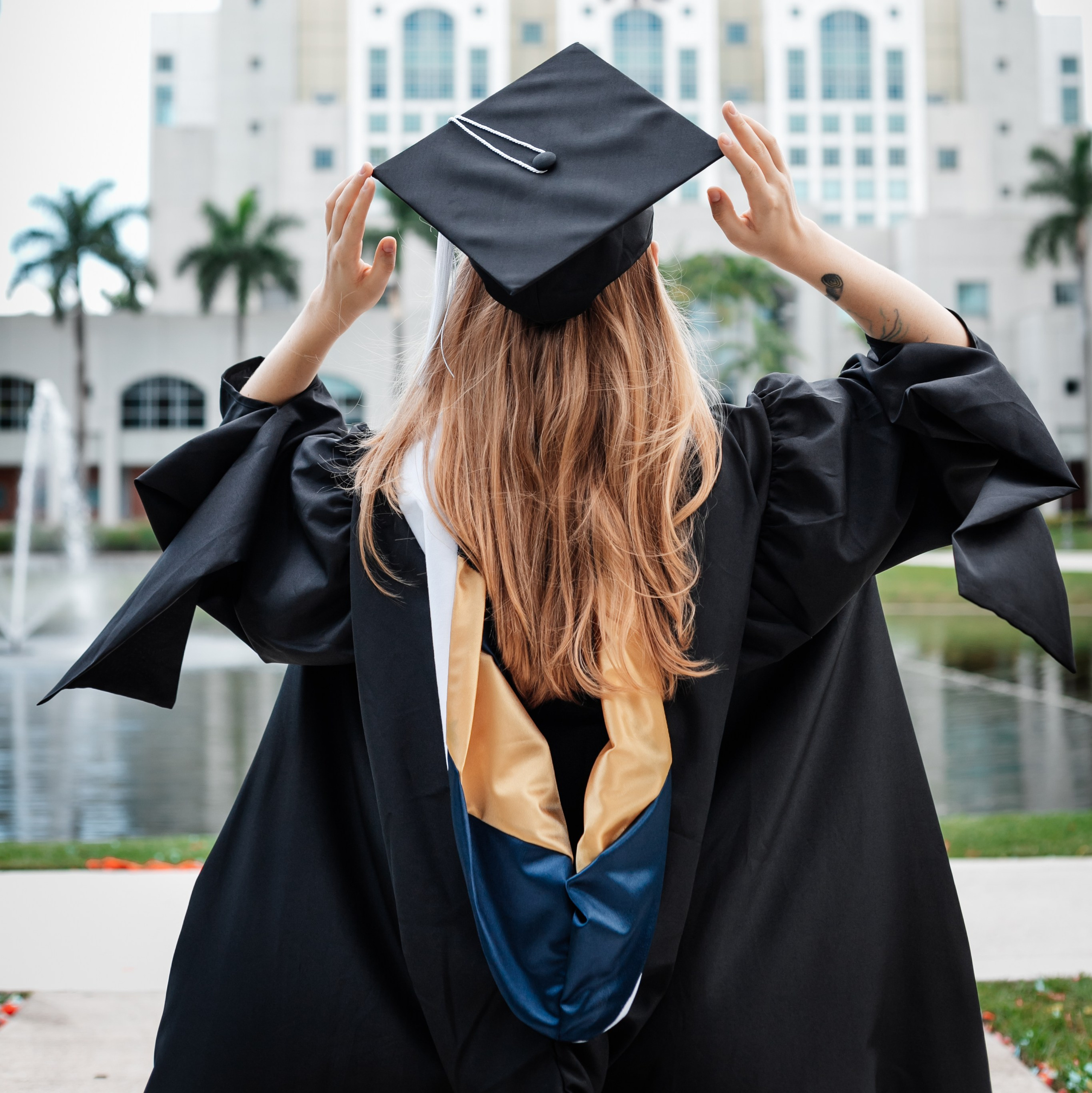 Graduation photographer in Miami. Portrait and graduation photographer Marina Simanava