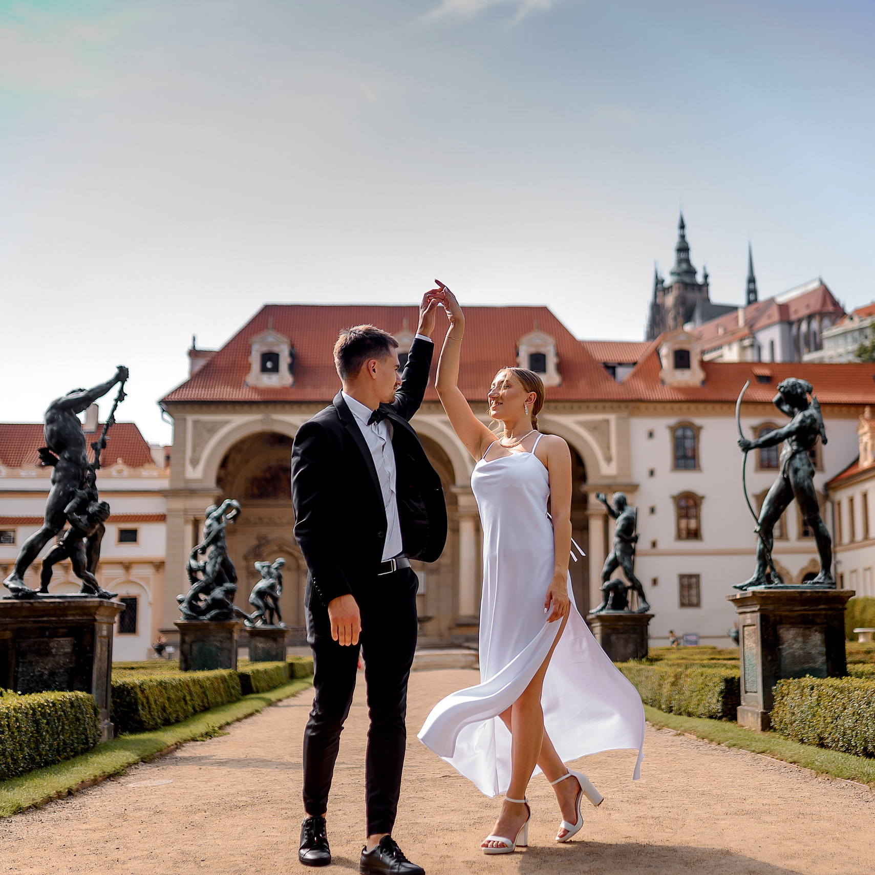 Price (Weddings). Wedding and family photographer