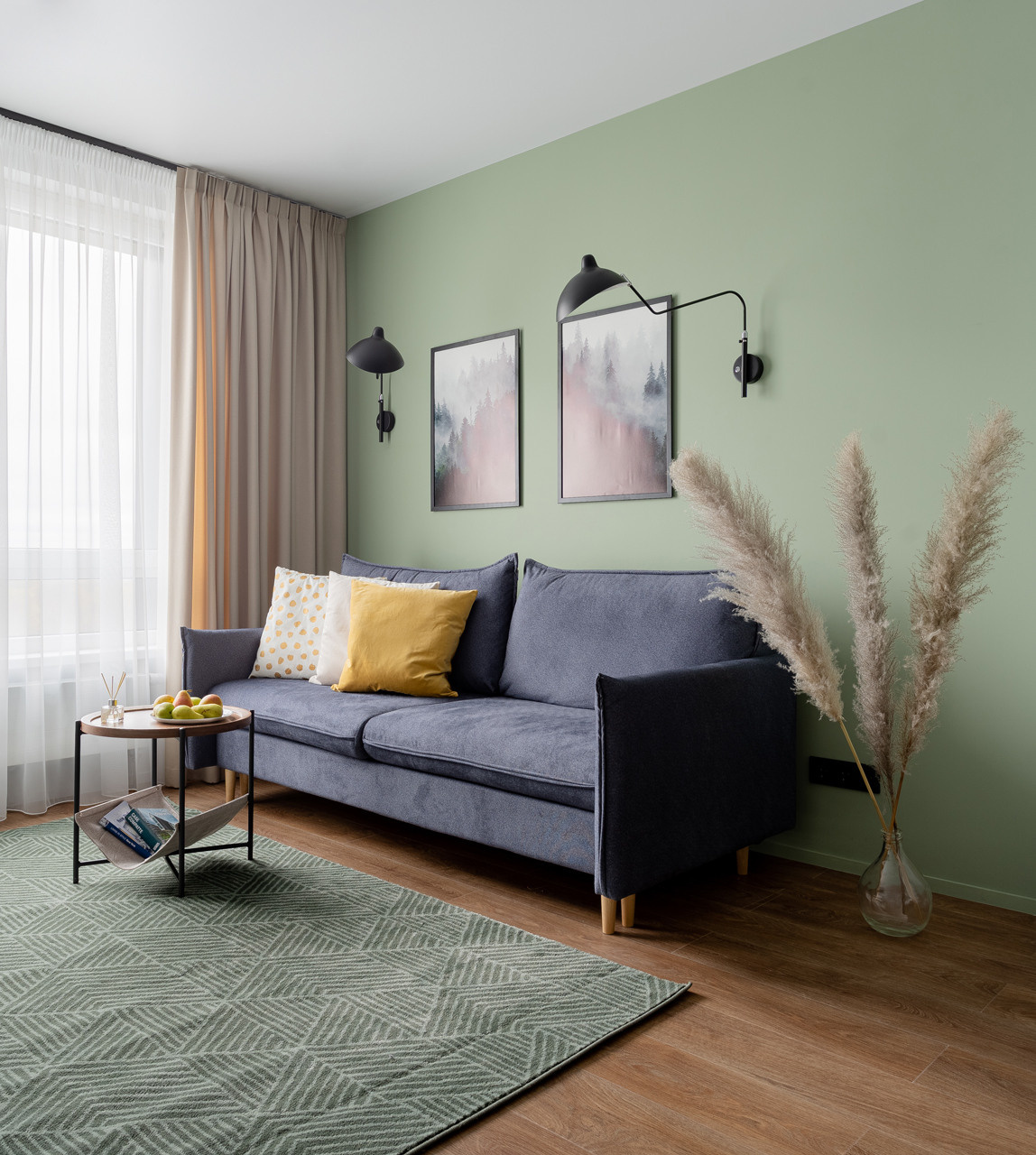 Кухня-гостиная с шпонированной мебелью в ретро-стиле.