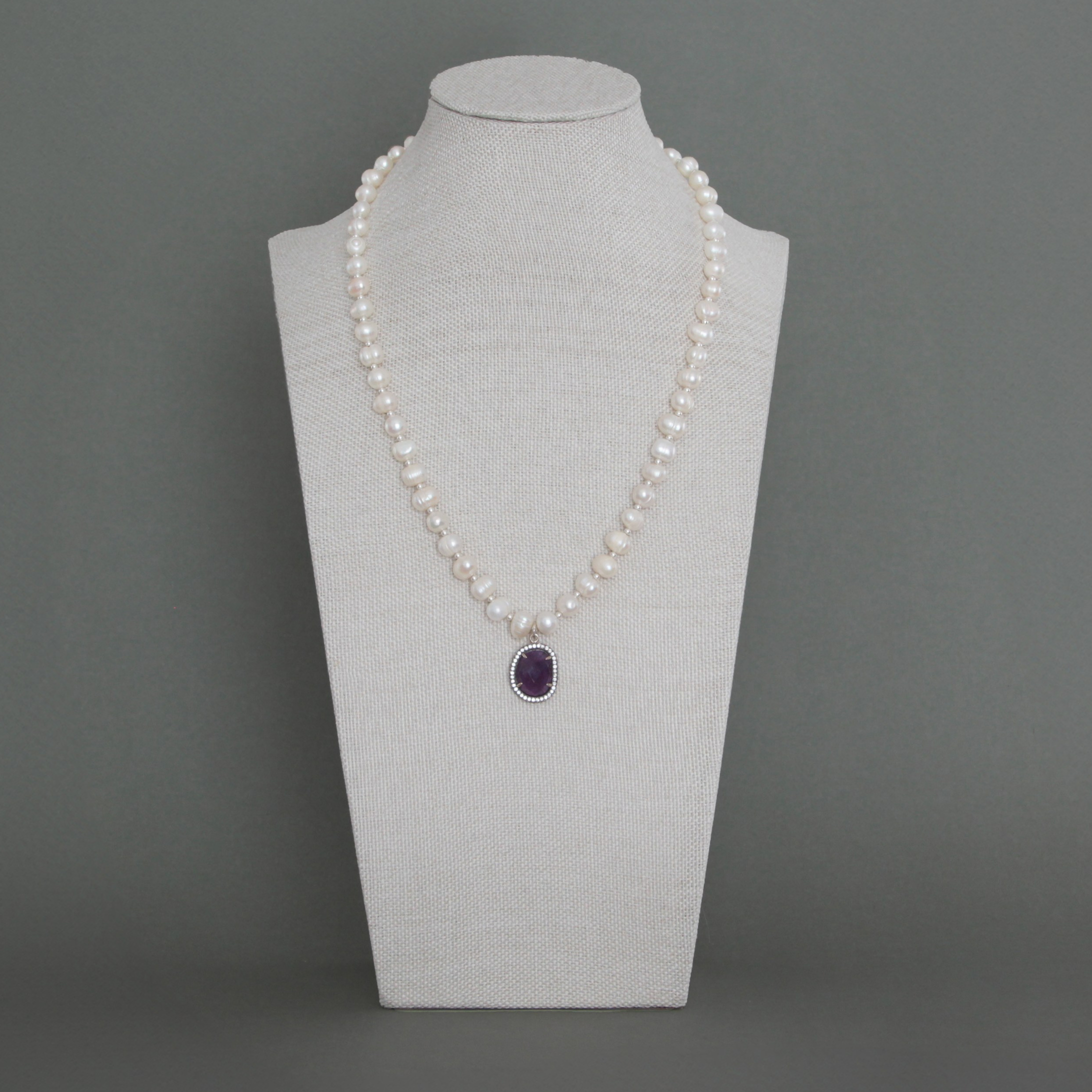 Modern Jewelry. Современнные и актикварные украшения в Барселоне, Москве и Санкт-Петербурге