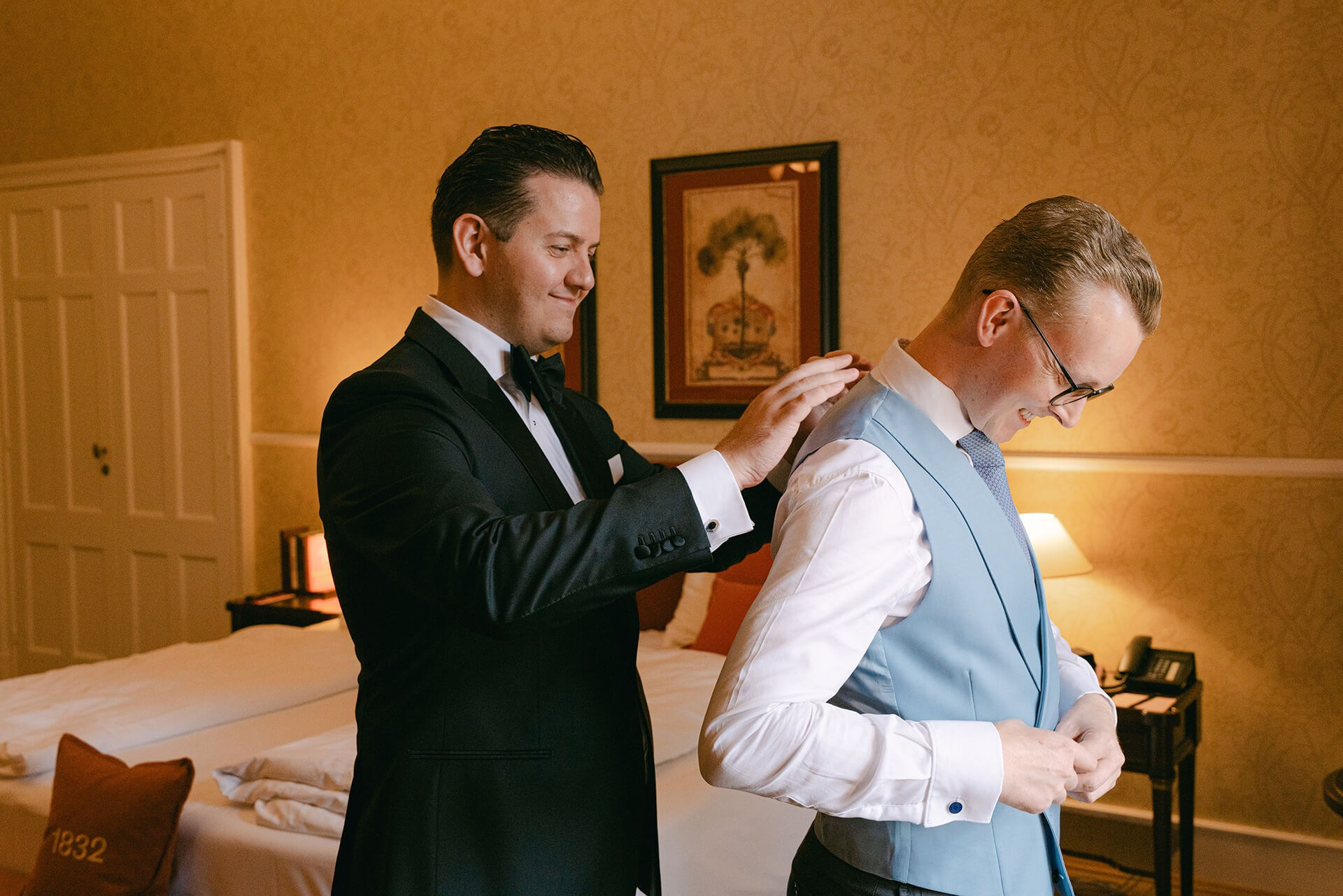 Второй фотограф на свадьбе: необходимость или маркетинг. Wedding photographer in Europe. Based in Italy, Lake Como. Aesthetic elegant story-telling