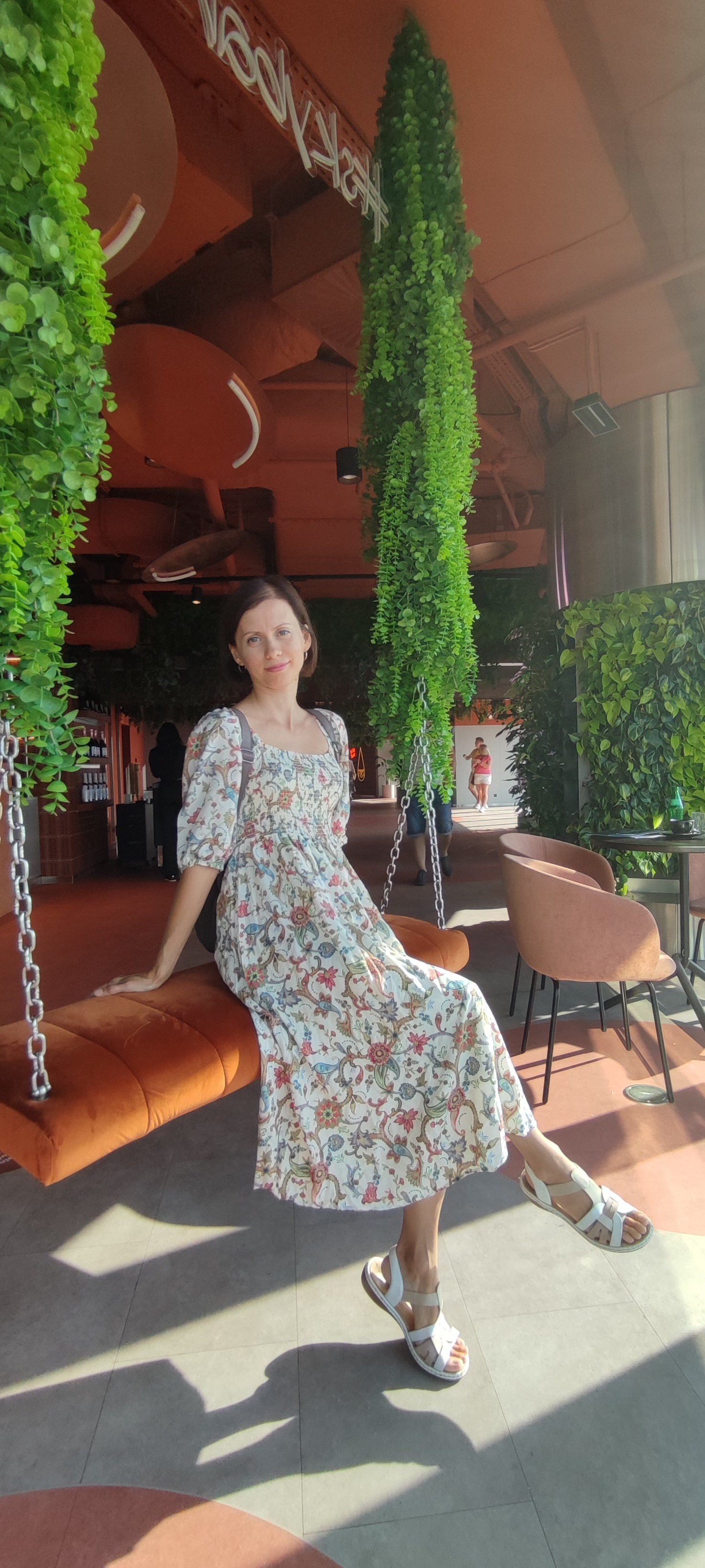 Гойдалка для фотосесії на оглядовому майданчику Sky Tower