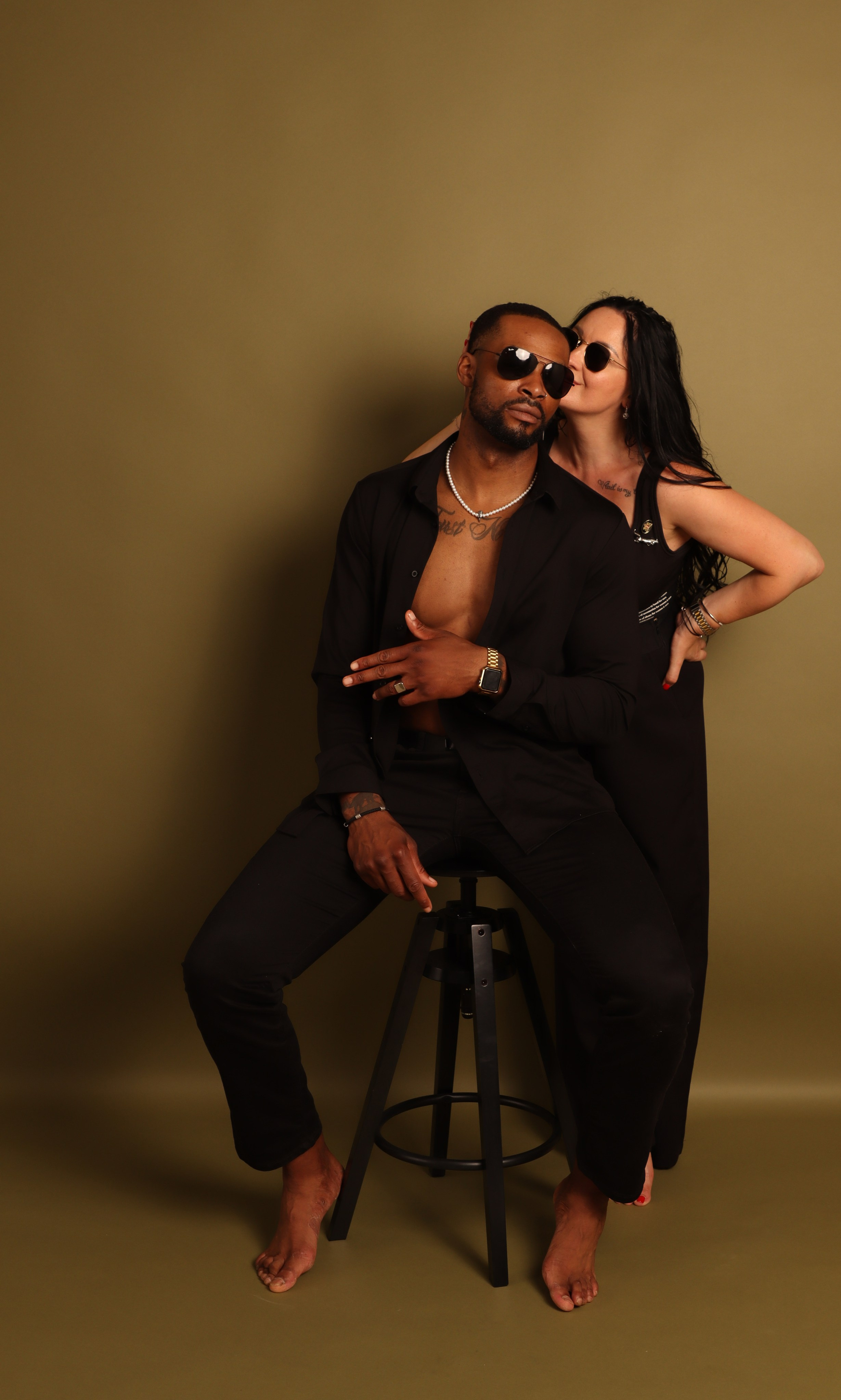 Оливковый фон. SHOOT IT YOURSELF — SELF PORTRAIT STUDIO IN CHICAGO